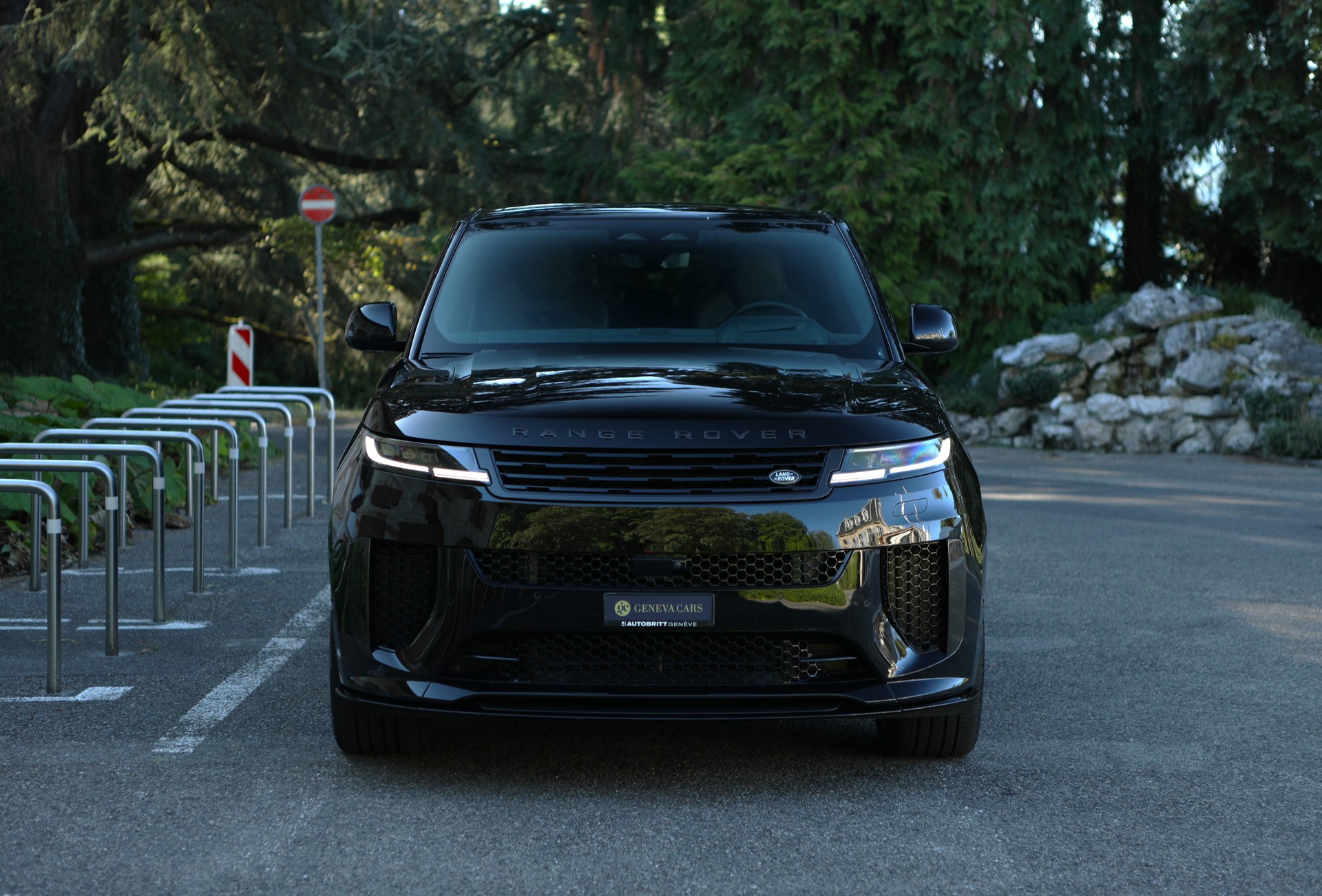 LAND ROVER Range Rover Sport P635 4.4 V8 SV Edition One-image-6