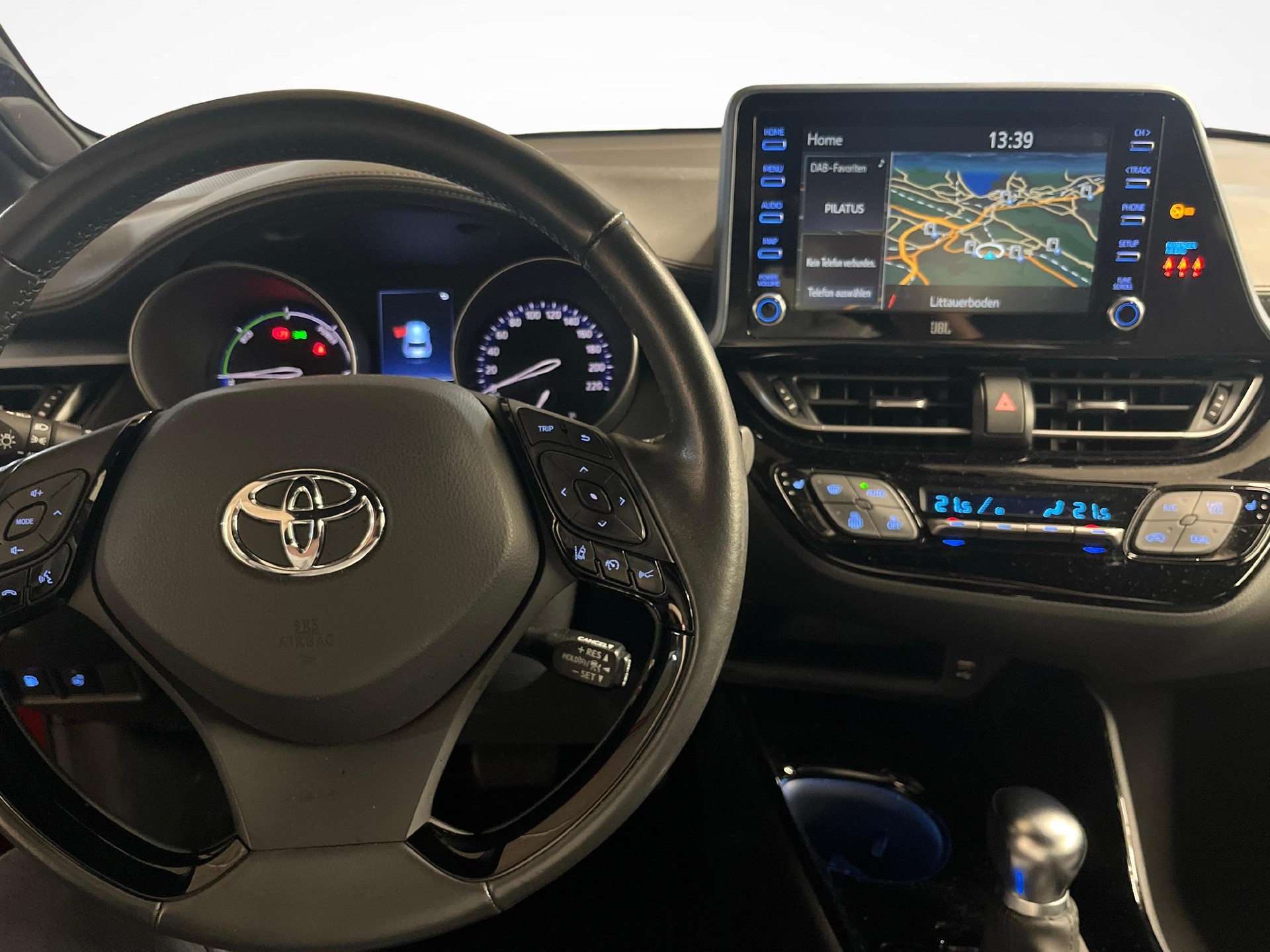 TOYOTA C-HR 2.0 VVTi HSD Trend-image-8