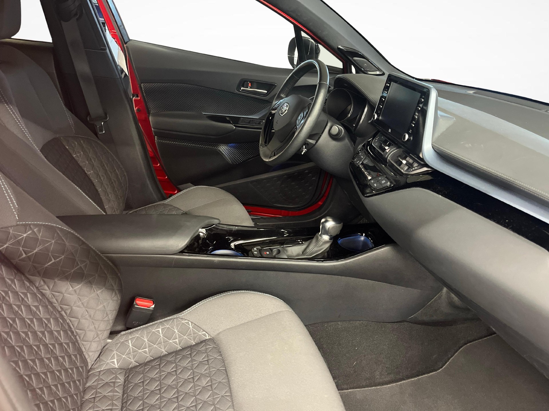 TOYOTA C-HR 2.0 VVTi HSD Trend-image-9