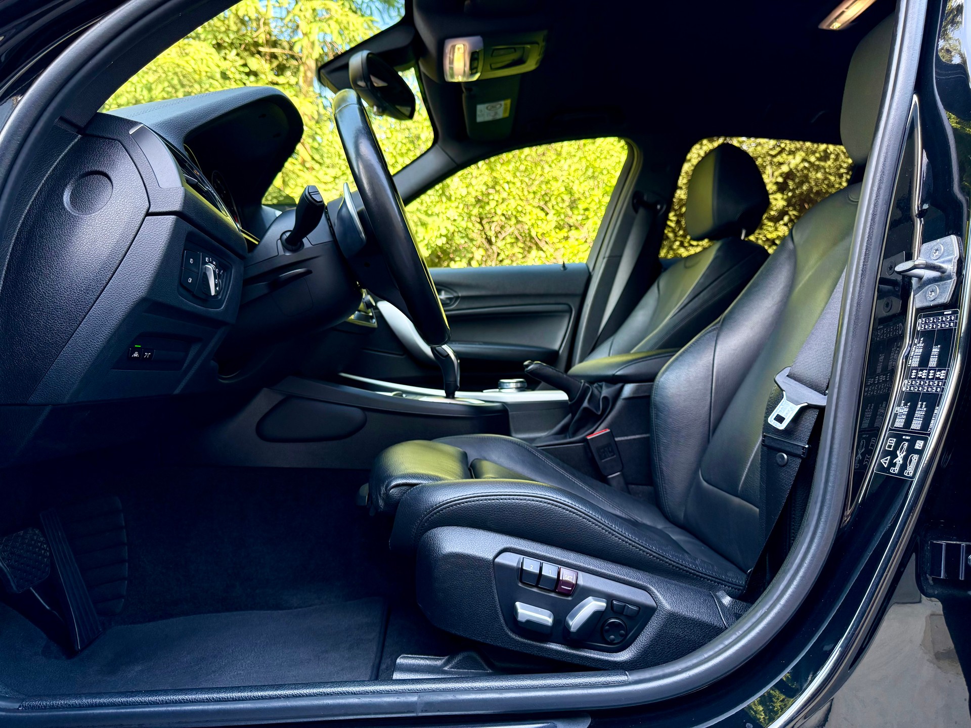 BMW 120d xDrive-image-3