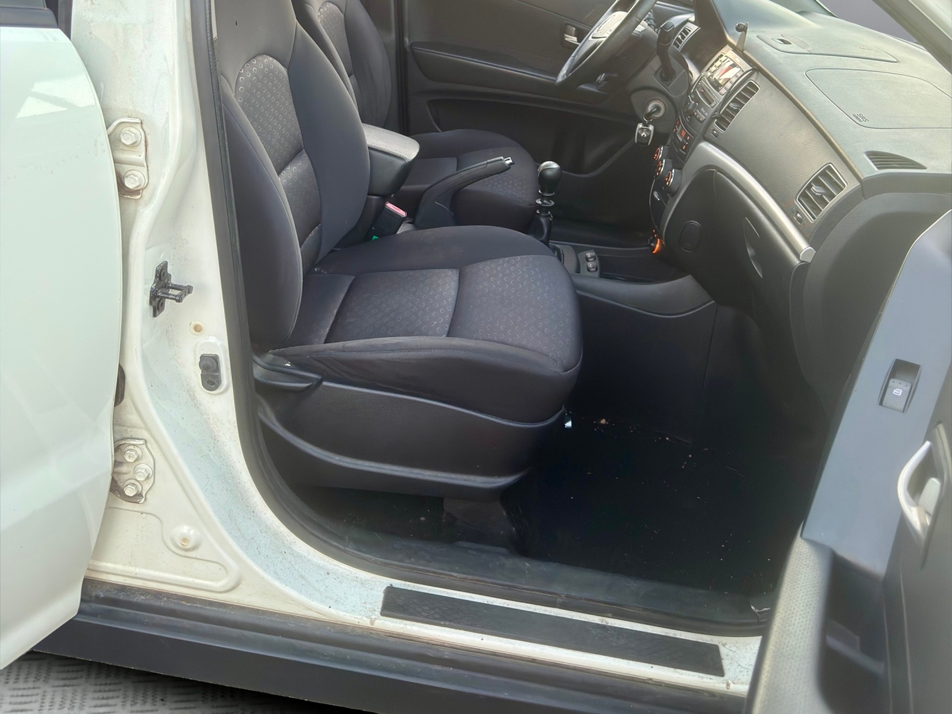 KGM-SsangYong Korando 2.0 e-XDI Sapphire-image-9