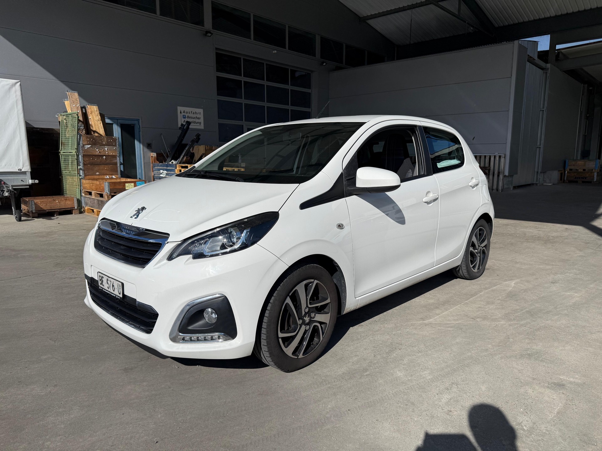 PEUGEOT 108 1.2 VTi Allure-image-0