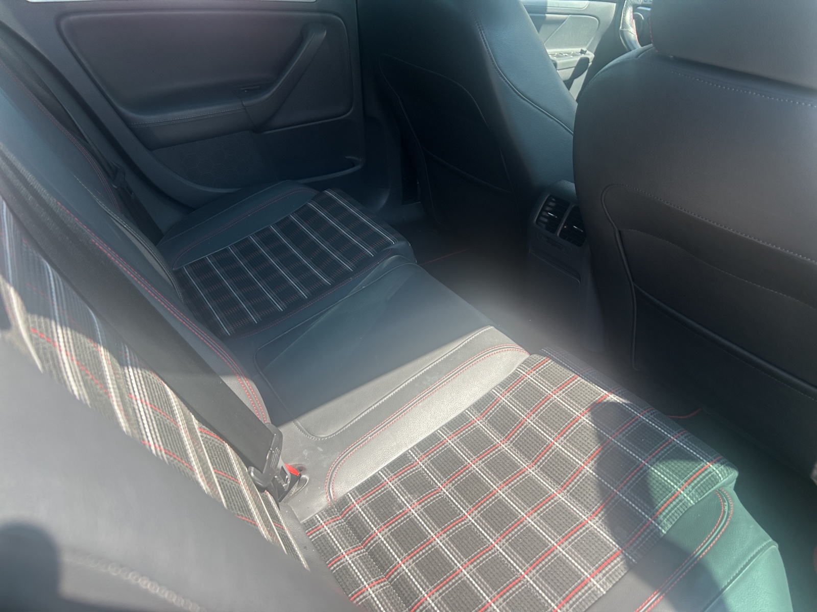 VW Golf 2.0 TFSI GTI Edition 30-image-18