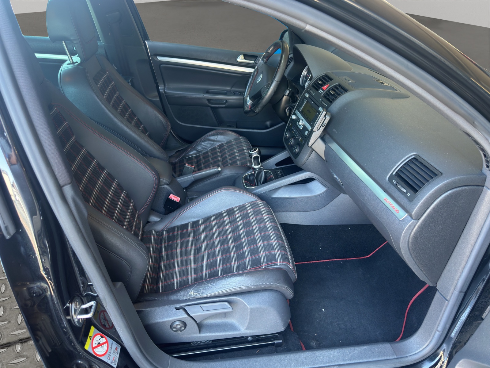 VW Golf 2.0 TFSI GTI Edition 30-image-11