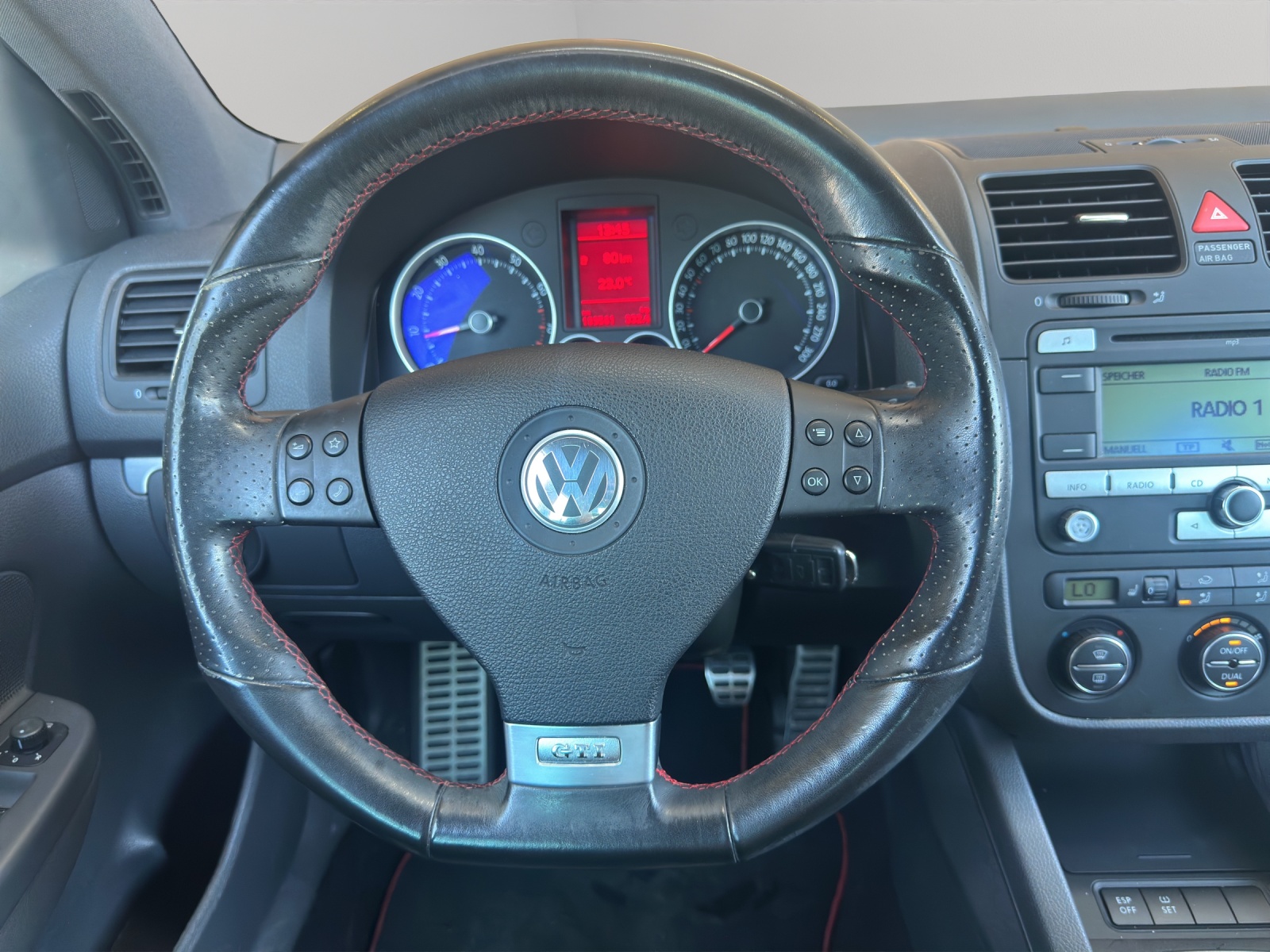VW Golf 2.0 TFSI GTI Edition 30-image-15