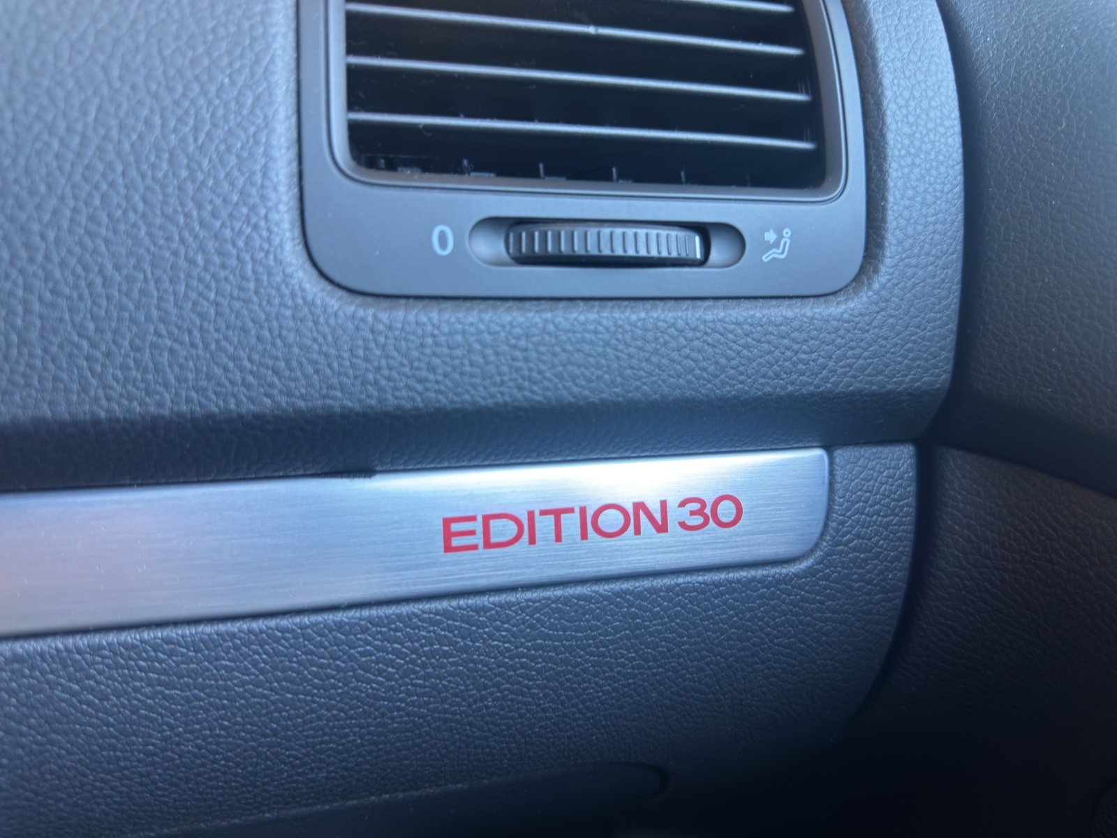 VW Golf 2.0 TFSI GTI Edition 30-image-16
