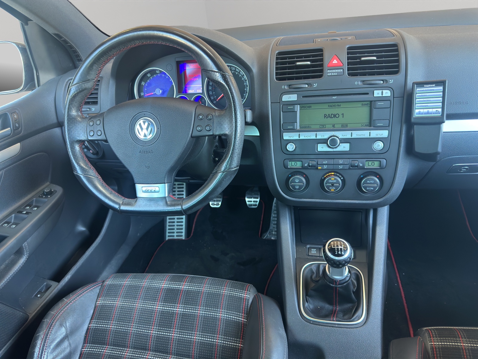 VW Golf 2.0 TFSI GTI Edition 30-image-9