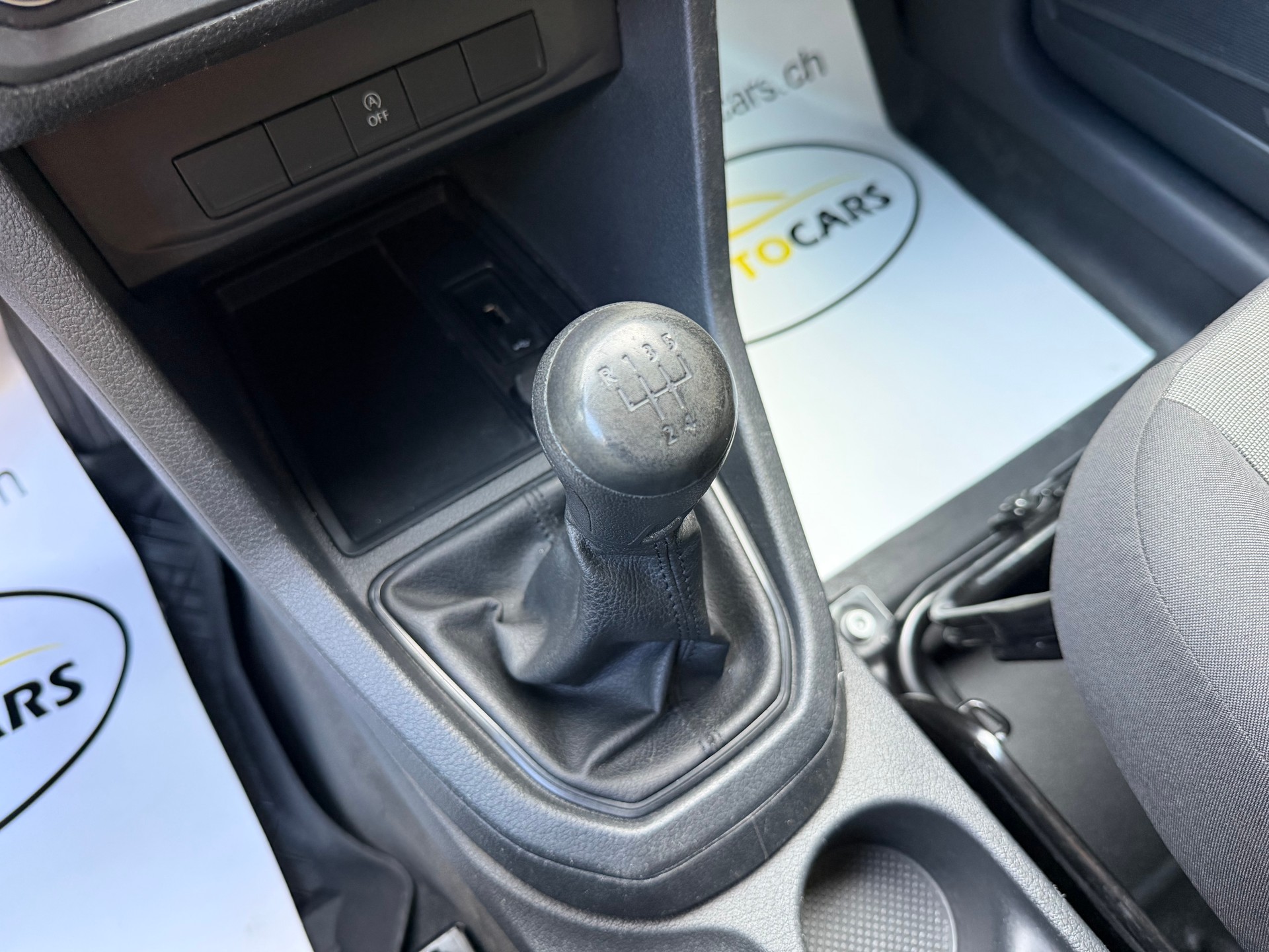 VW Caddy Maxi 1.0TSI BlueMotion Technology-image-8
