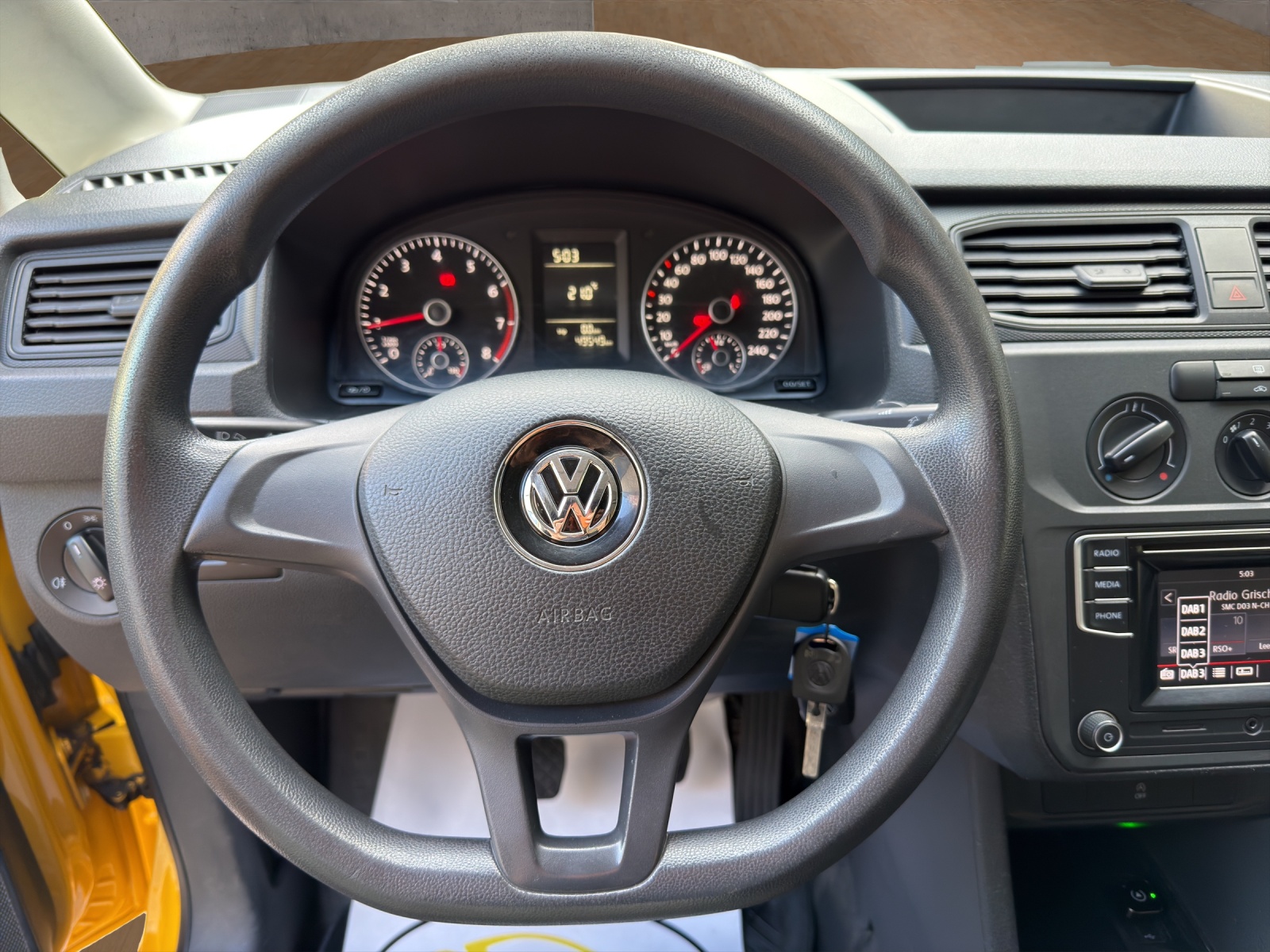VW Caddy Maxi 1.0TSI BlueMotion Technology-image-11