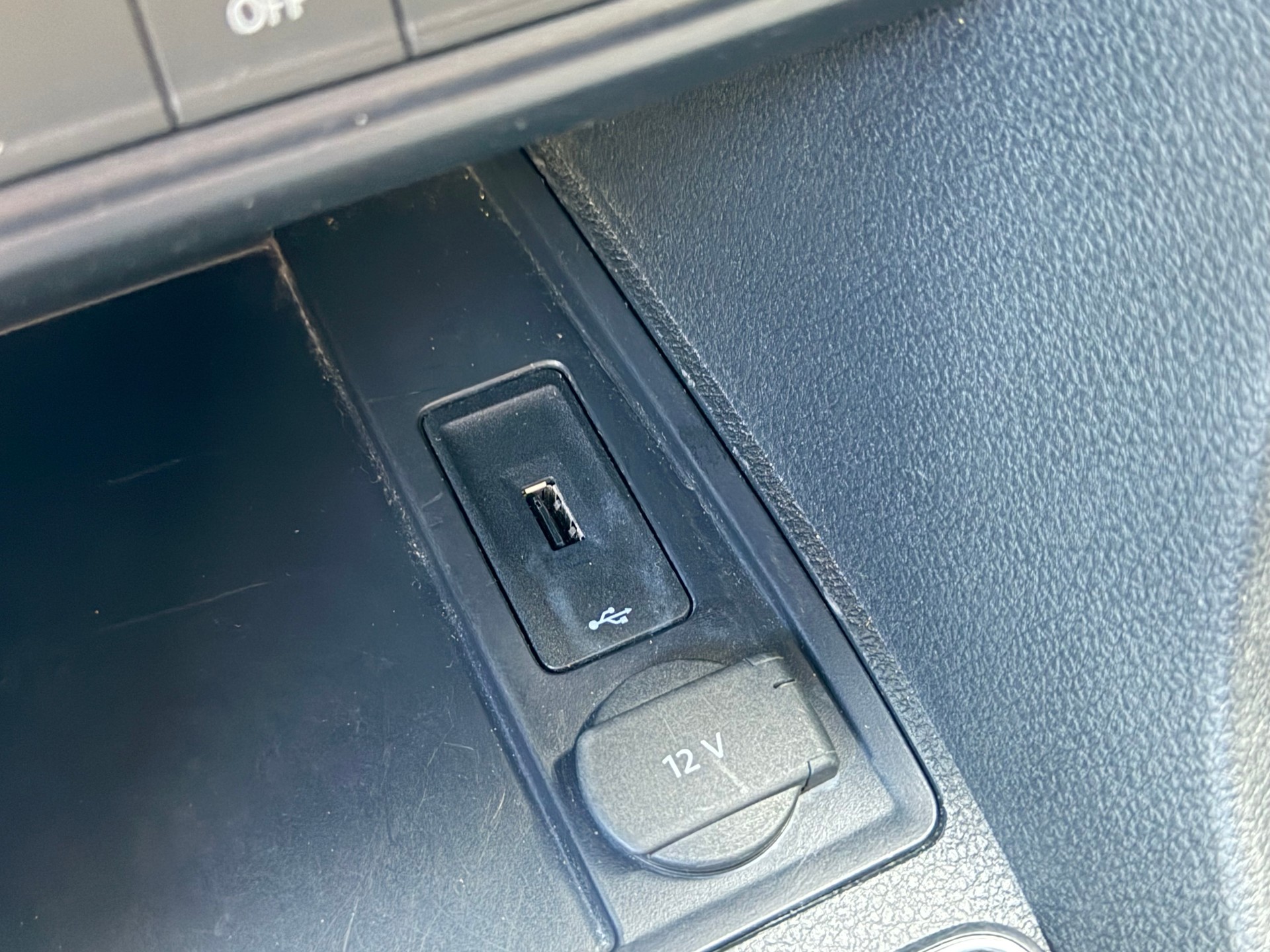 VW Caddy Maxi 1.0TSI BlueMotion Technology-image-9