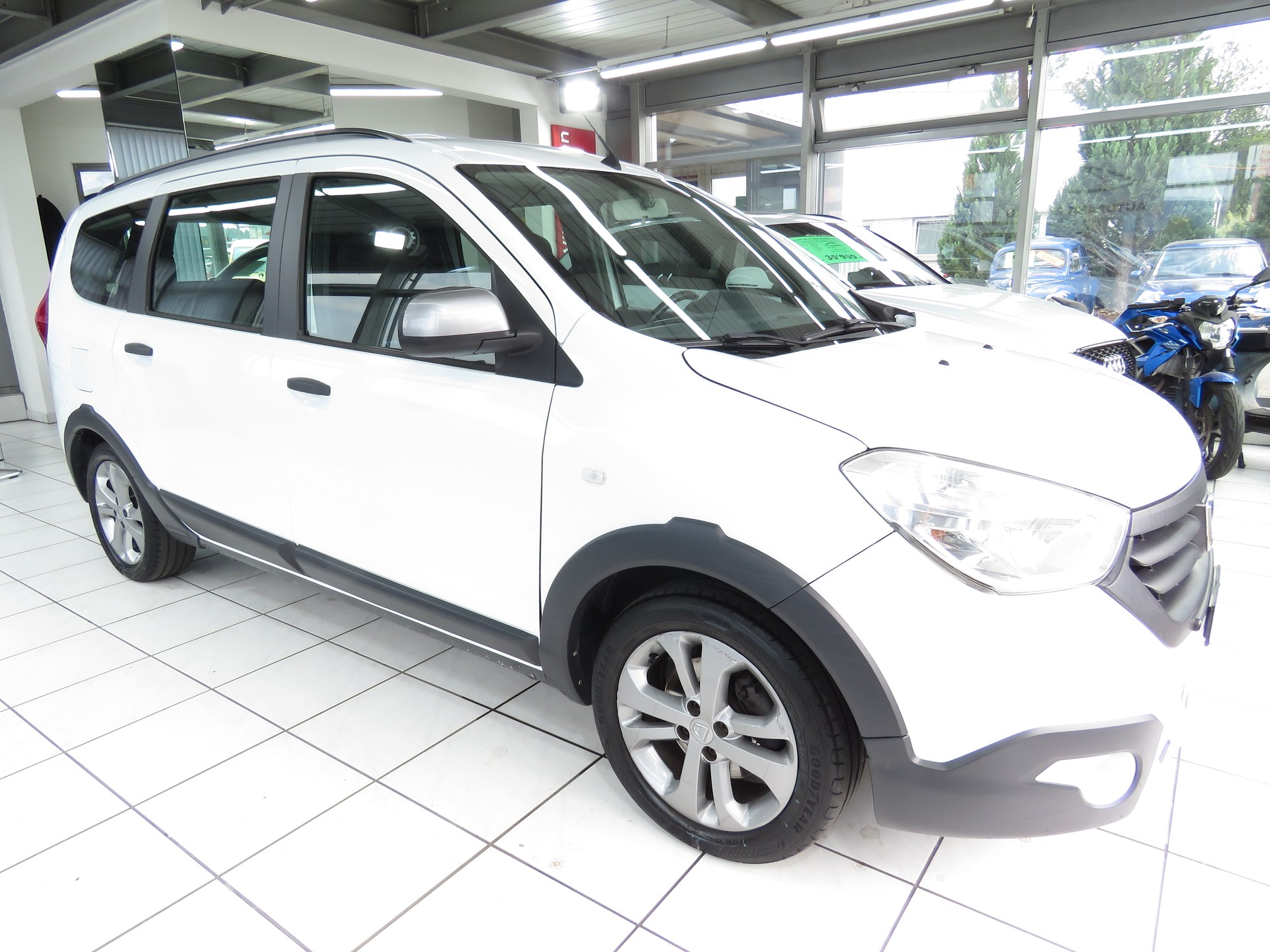 DACIA Lodgy 1.5 dCi Stepway 5-Plätzer-image-2