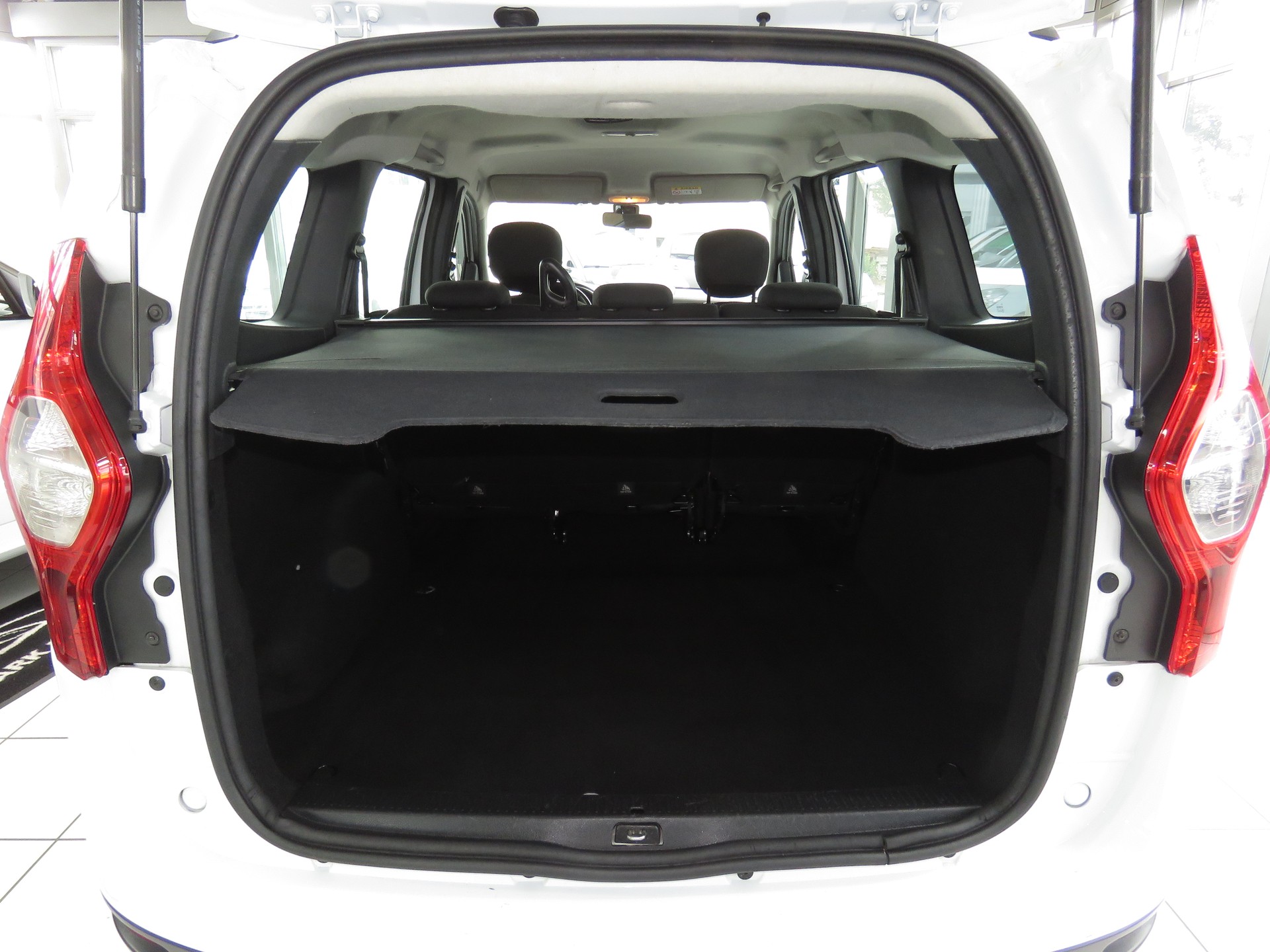 DACIA Lodgy 1.5 dCi Stepway 5-Plätzer-image-9