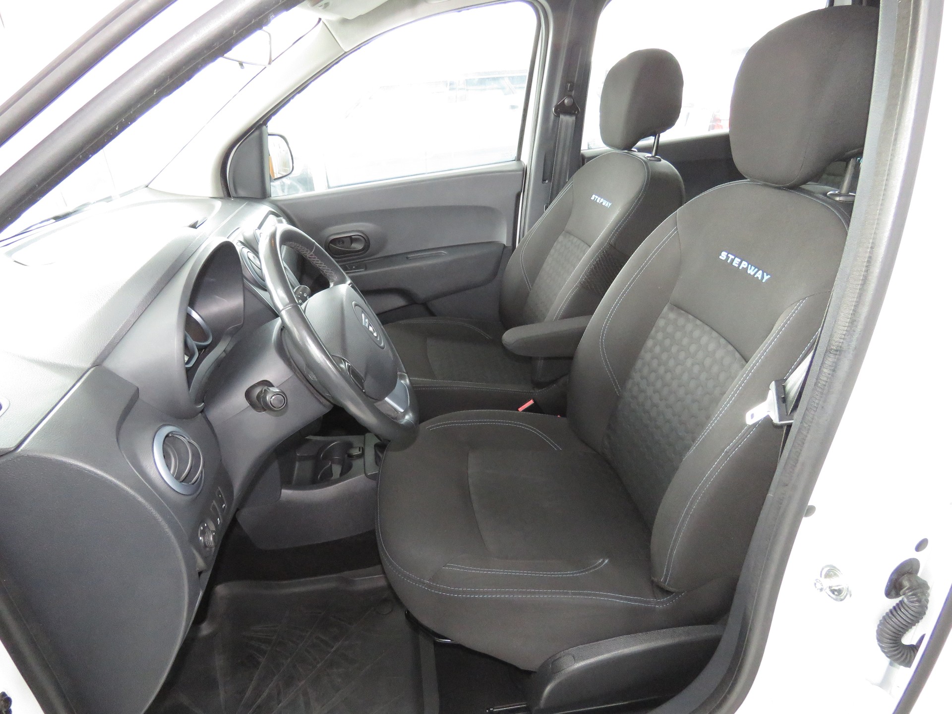 DACIA Lodgy 1.5 dCi Stepway 5-Plätzer-image-7