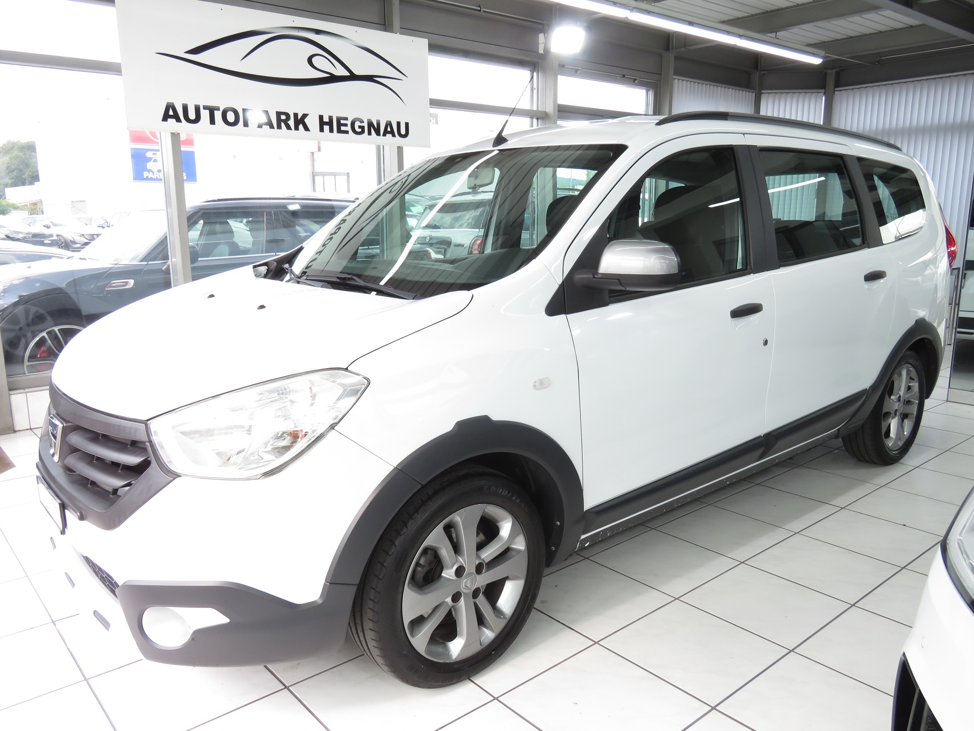 DACIA Lodgy 1.5 dCi Stepway 5-Plätzer-image-0