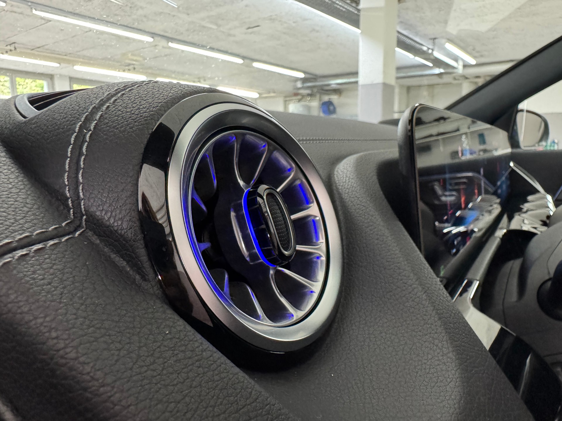 MERCEDES-BENZ GLA AMG 35 4Matic 8G-DCT-image-15