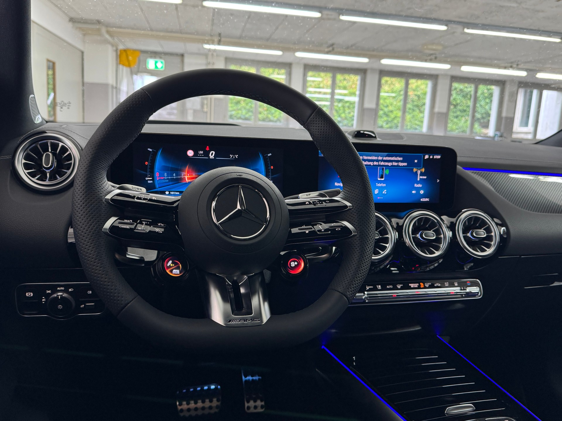 MERCEDES-BENZ GLA AMG 35 4Matic 8G-DCT-image-9