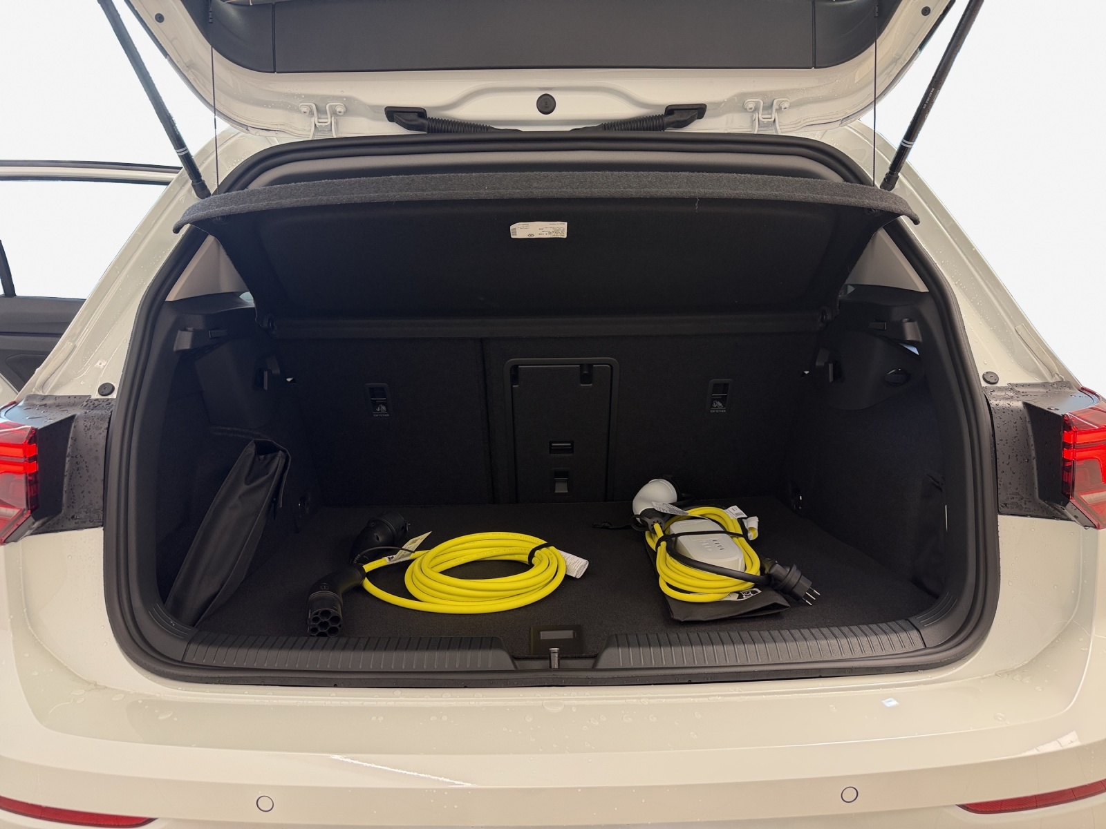 VW Golf 1.5 TSI PHEV Style-image-12
