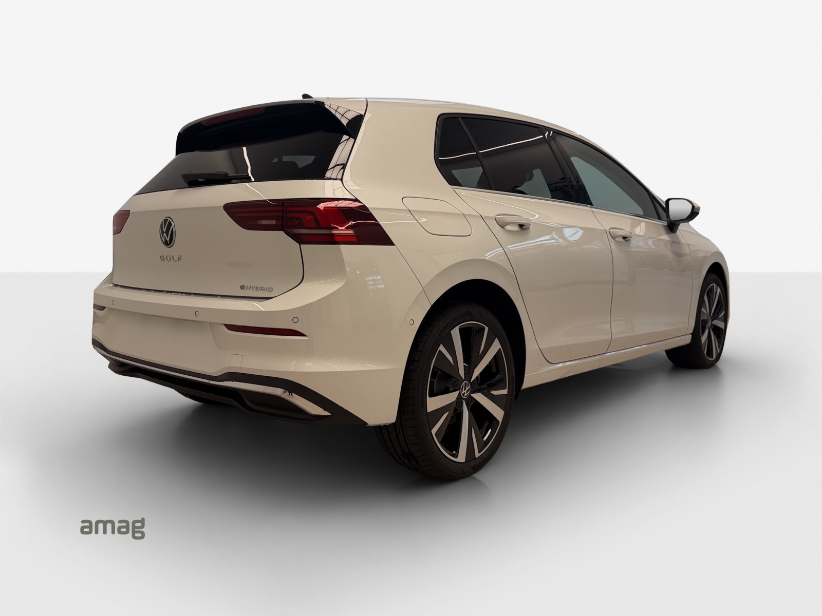 VW Golf 1.5 TSI PHEV Style-image-4