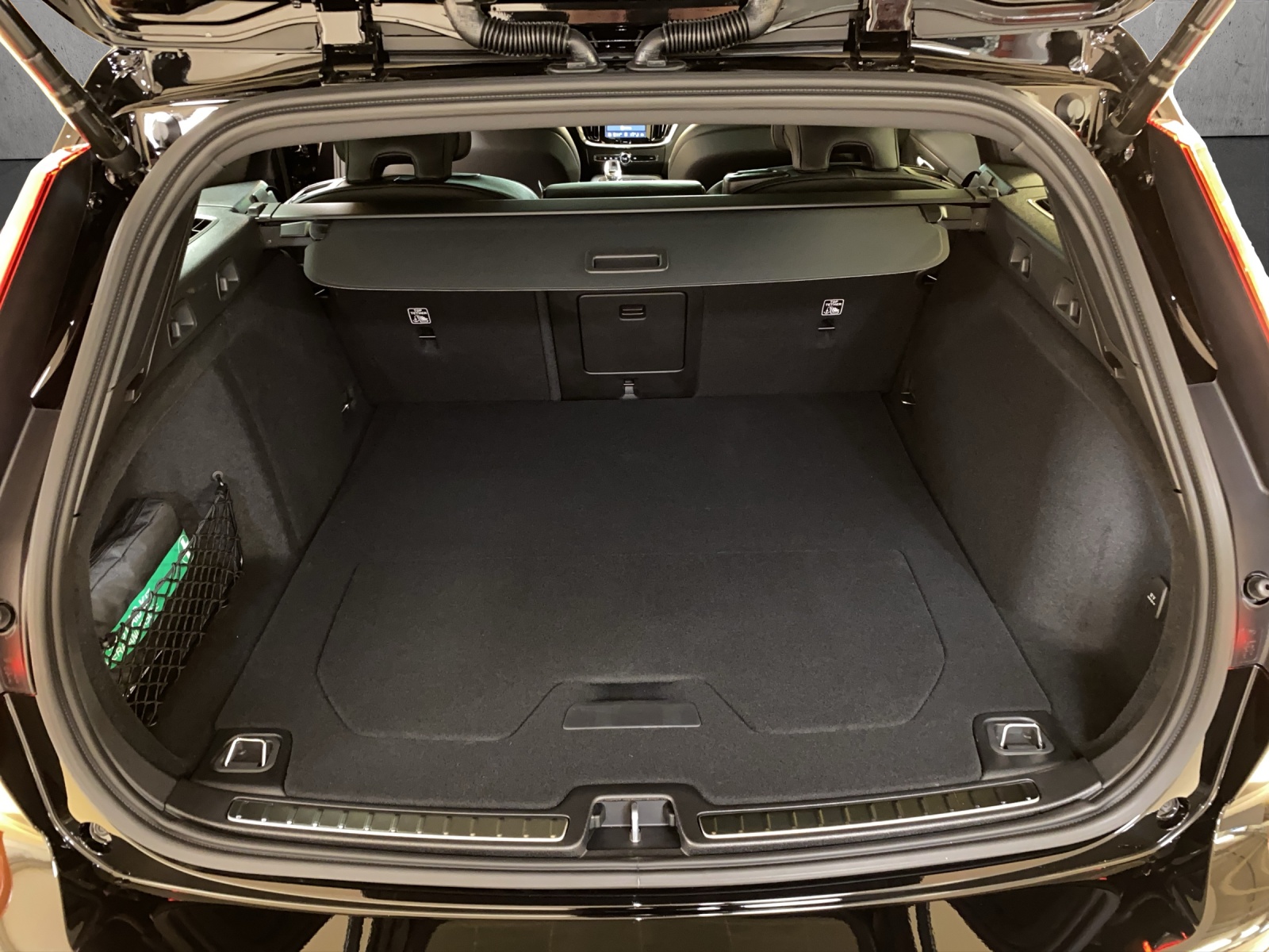 VOLVO V60 2.0 T6 TE Ultra Dark eAWD-image-15
