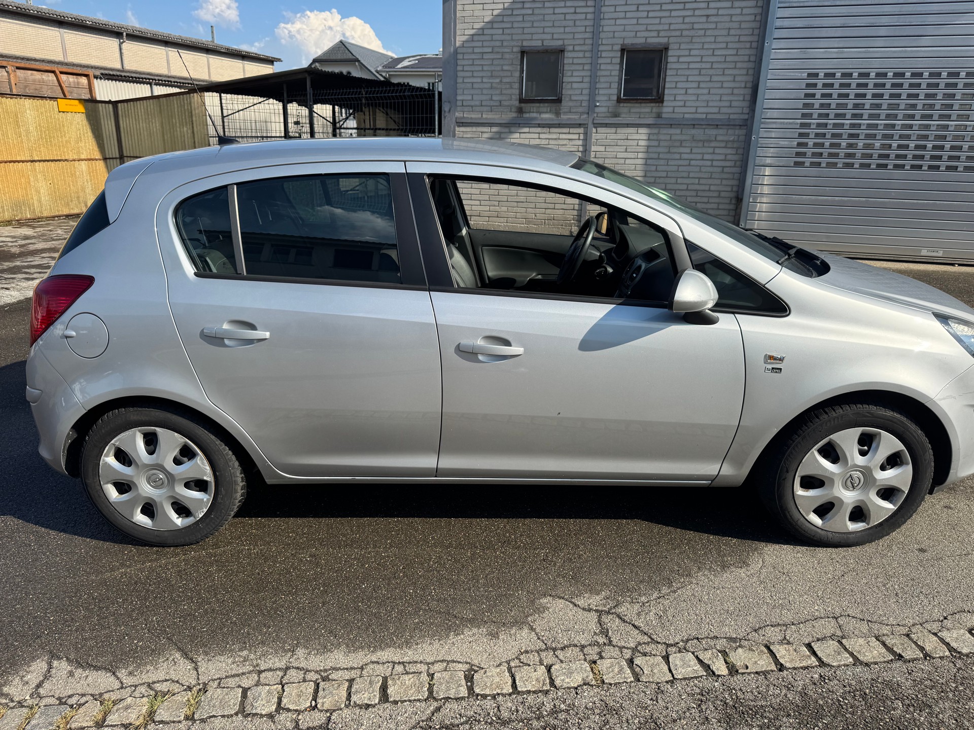 OPEL Corsa 1.4 TP Color Edition Automatic-image-3