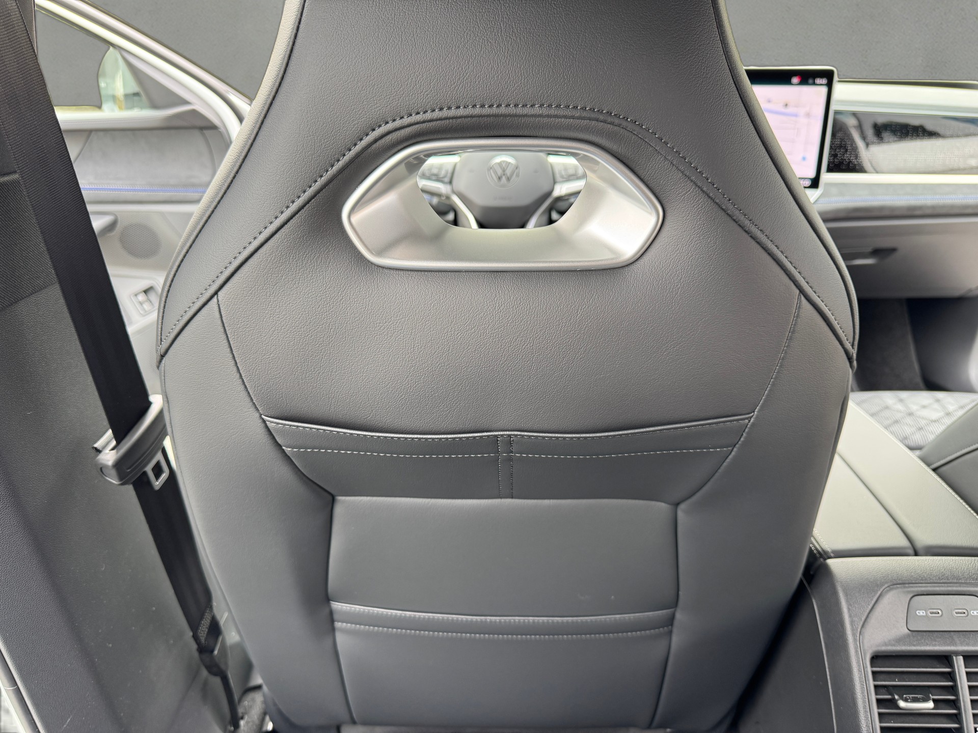 VW Passat Variant 1.5 TSI evo2 Plug-In- Hybrid R-Line DSG-image-14