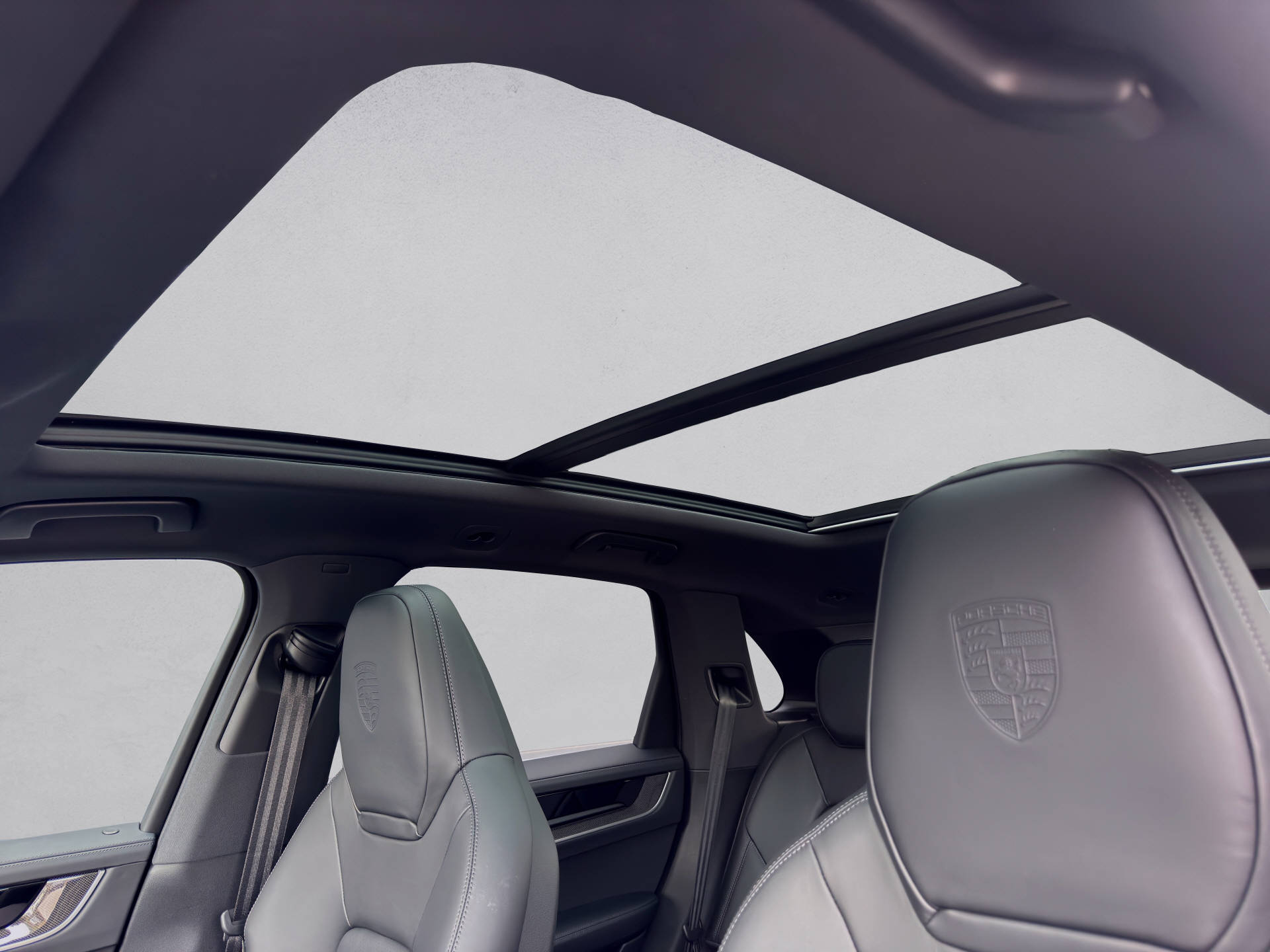 PORSCHE Cayenne Black Edition-image-14