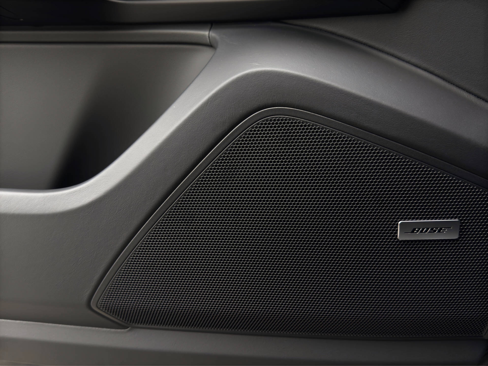 PORSCHE Cayenne Black Edition-image-11