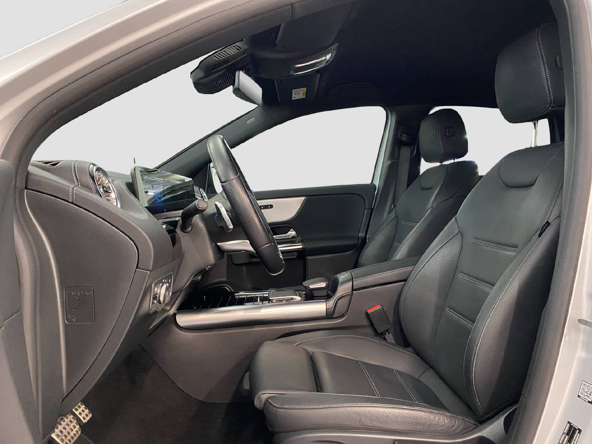 MERCEDES-BENZ EQA 250 AMG Line-image-6