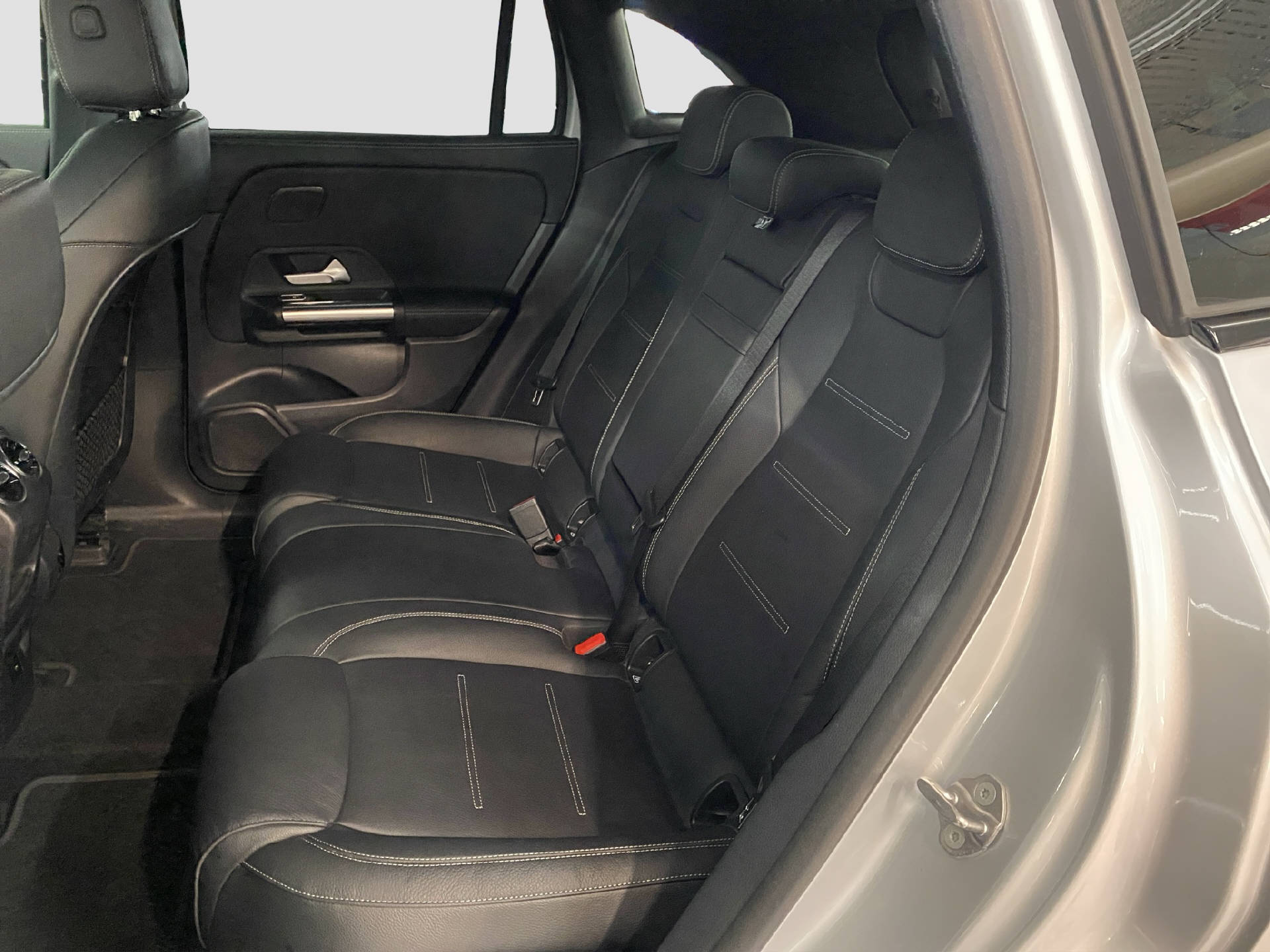 MERCEDES-BENZ EQA 250 AMG Line-image-12