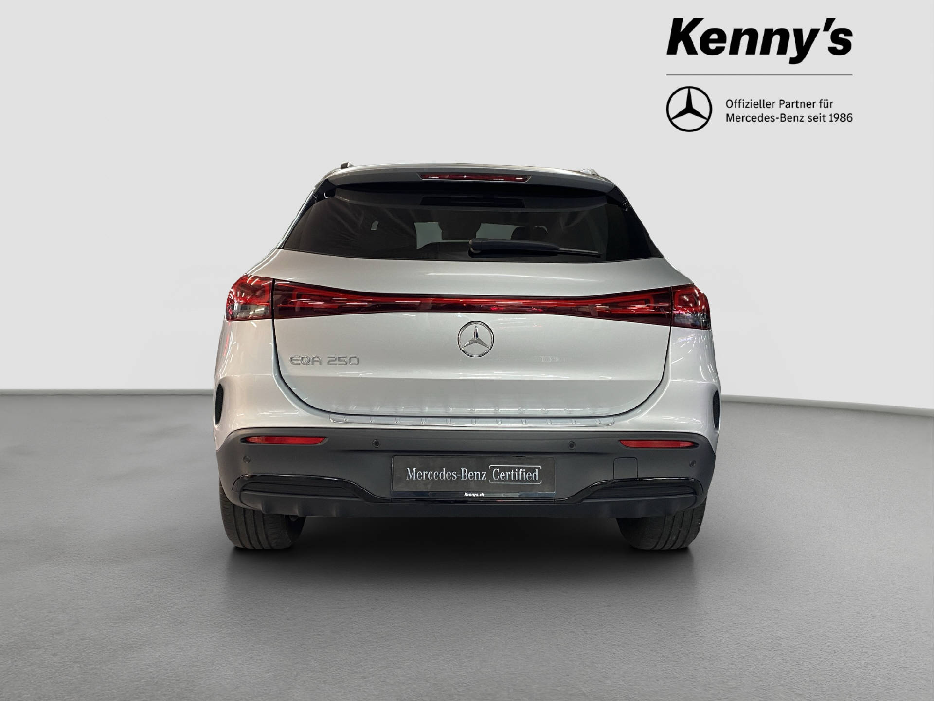 MERCEDES-BENZ EQA 250 AMG Line-image-4