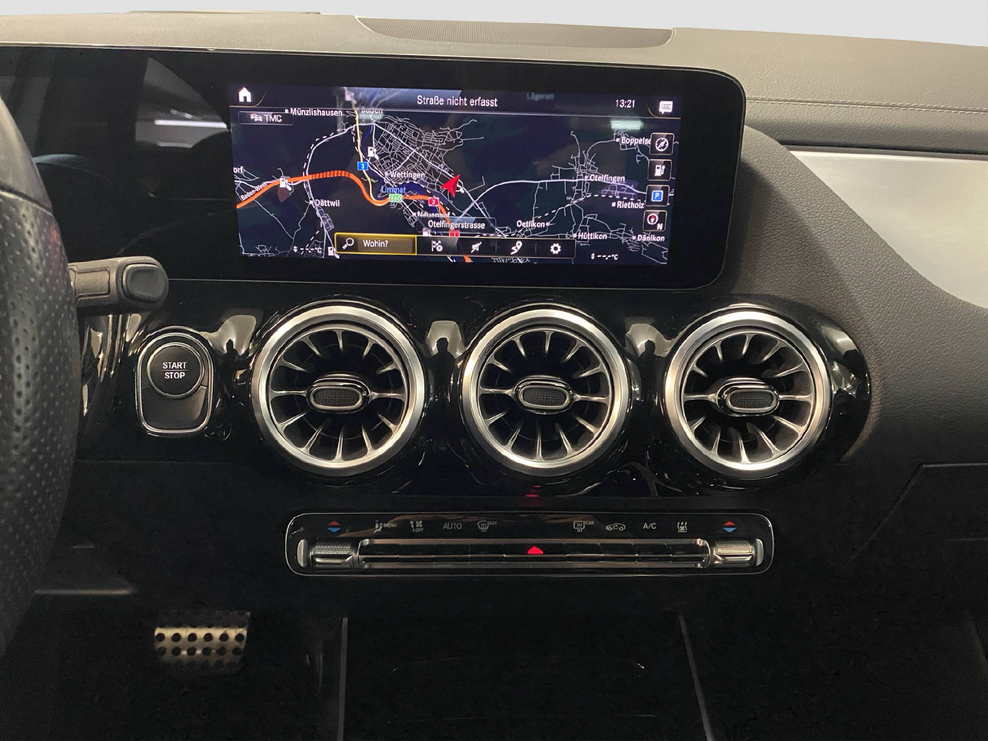 MERCEDES-BENZ EQA 250 AMG Line-image-10