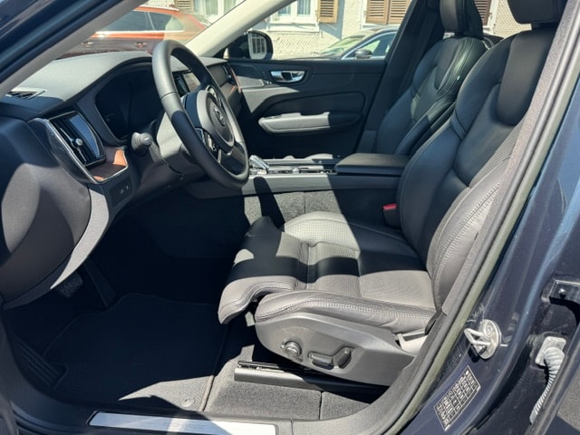 VOLVO XC60 2.0 T6 TE Ultimate Dark eAWD-image-8