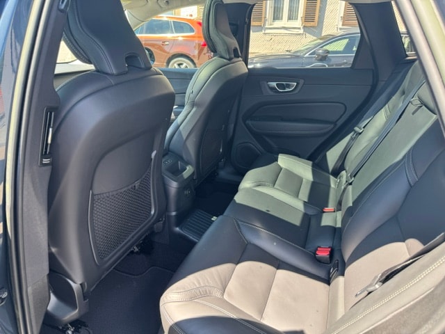 VOLVO XC60 2.0 T6 TE Ultimate Dark eAWD-image-11