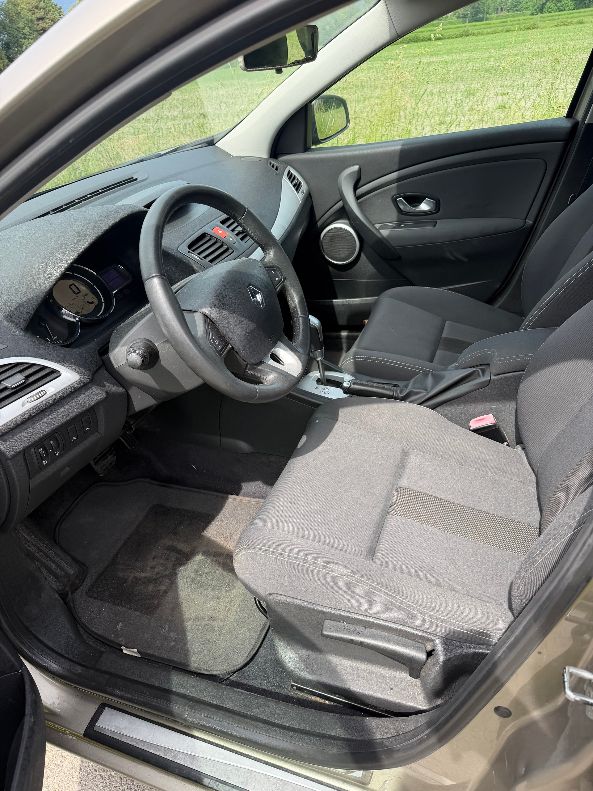 RENAULT Mégane 2.0 16V Expression CVT-image-7