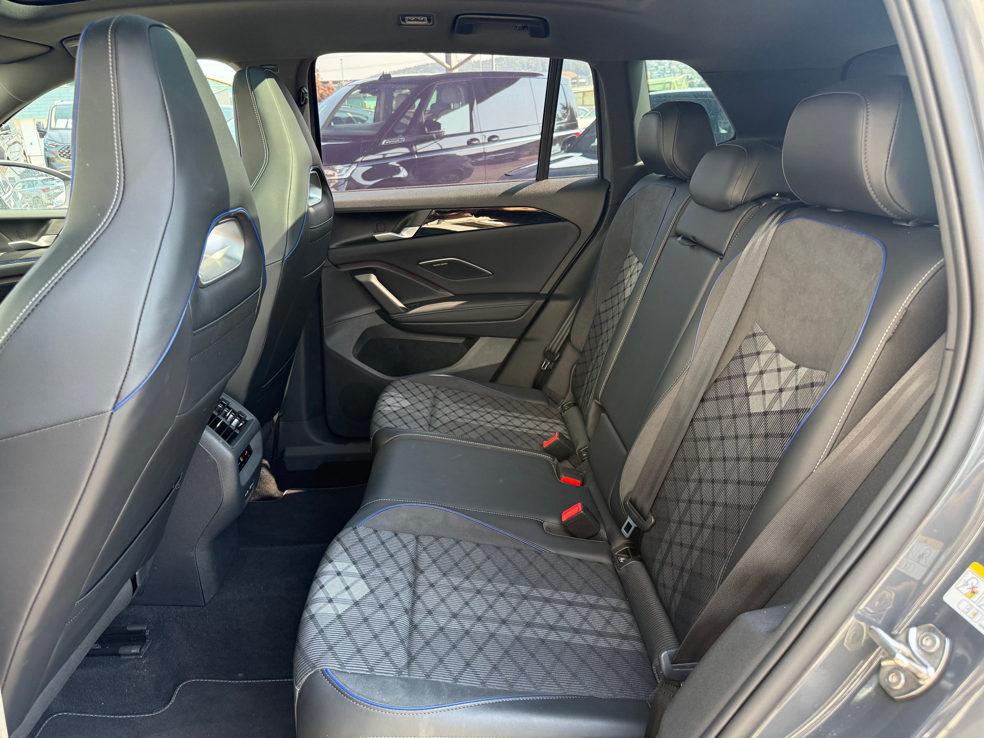 VW Tiguan 2.0 TSI R-Line DSG 4motion-image-11