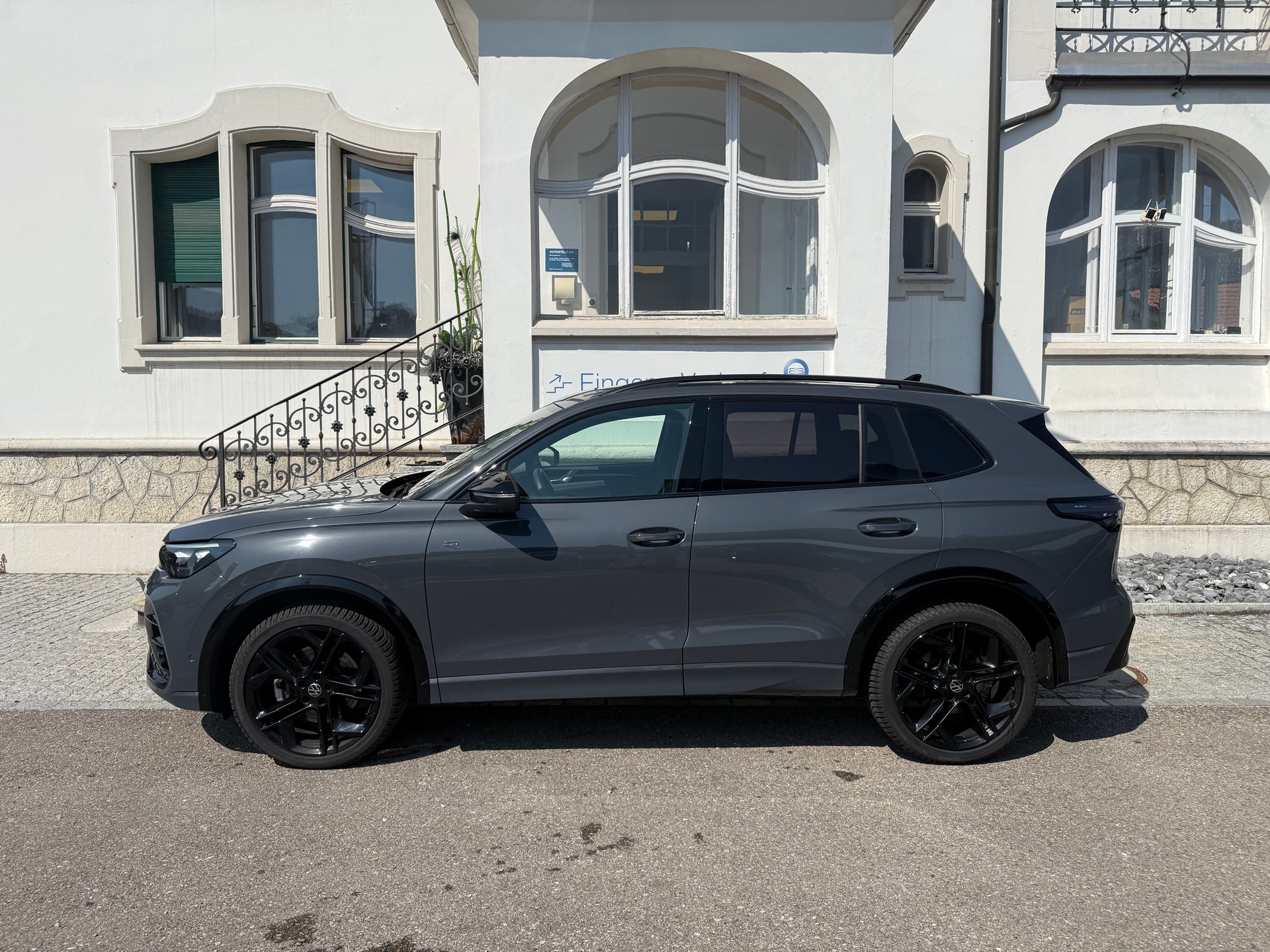 VW Tiguan 2.0 TSI R-Line DSG 4motion-showroom-element-2