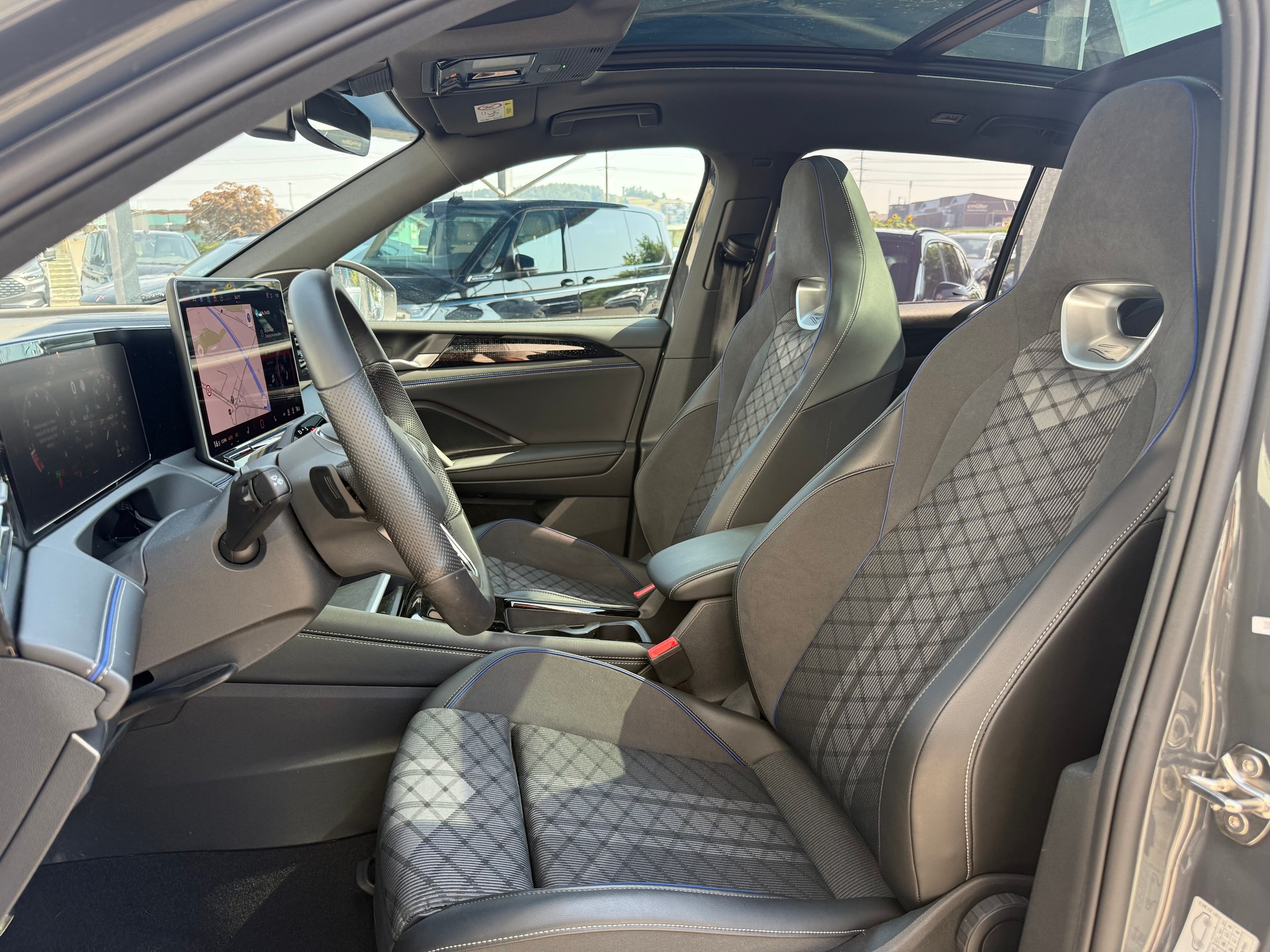 VW Tiguan 2.0 TSI R-Line DSG 4motion-image-9