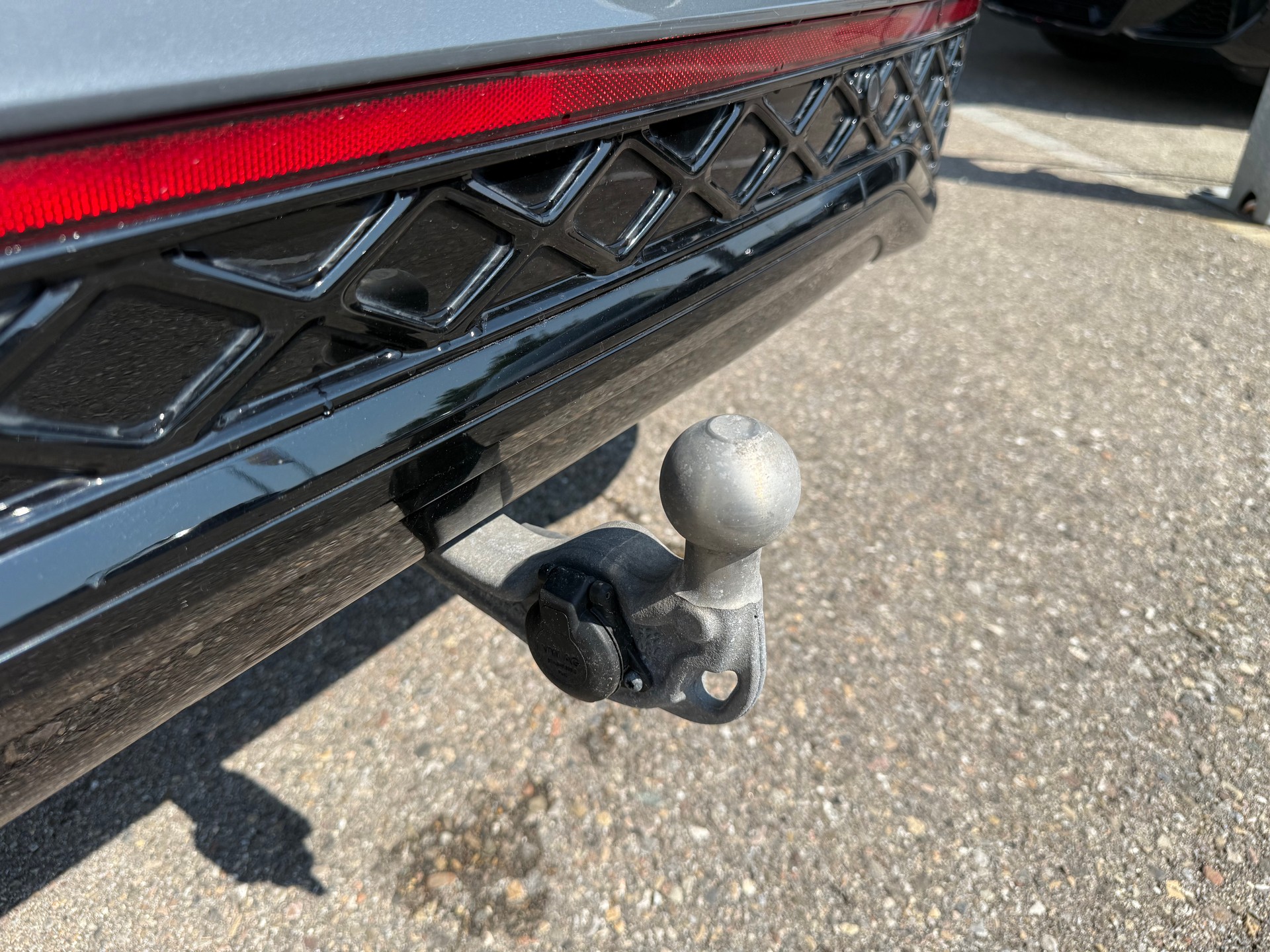 VW Tiguan 2.0 TSI R-Line DSG 4motion-image-6