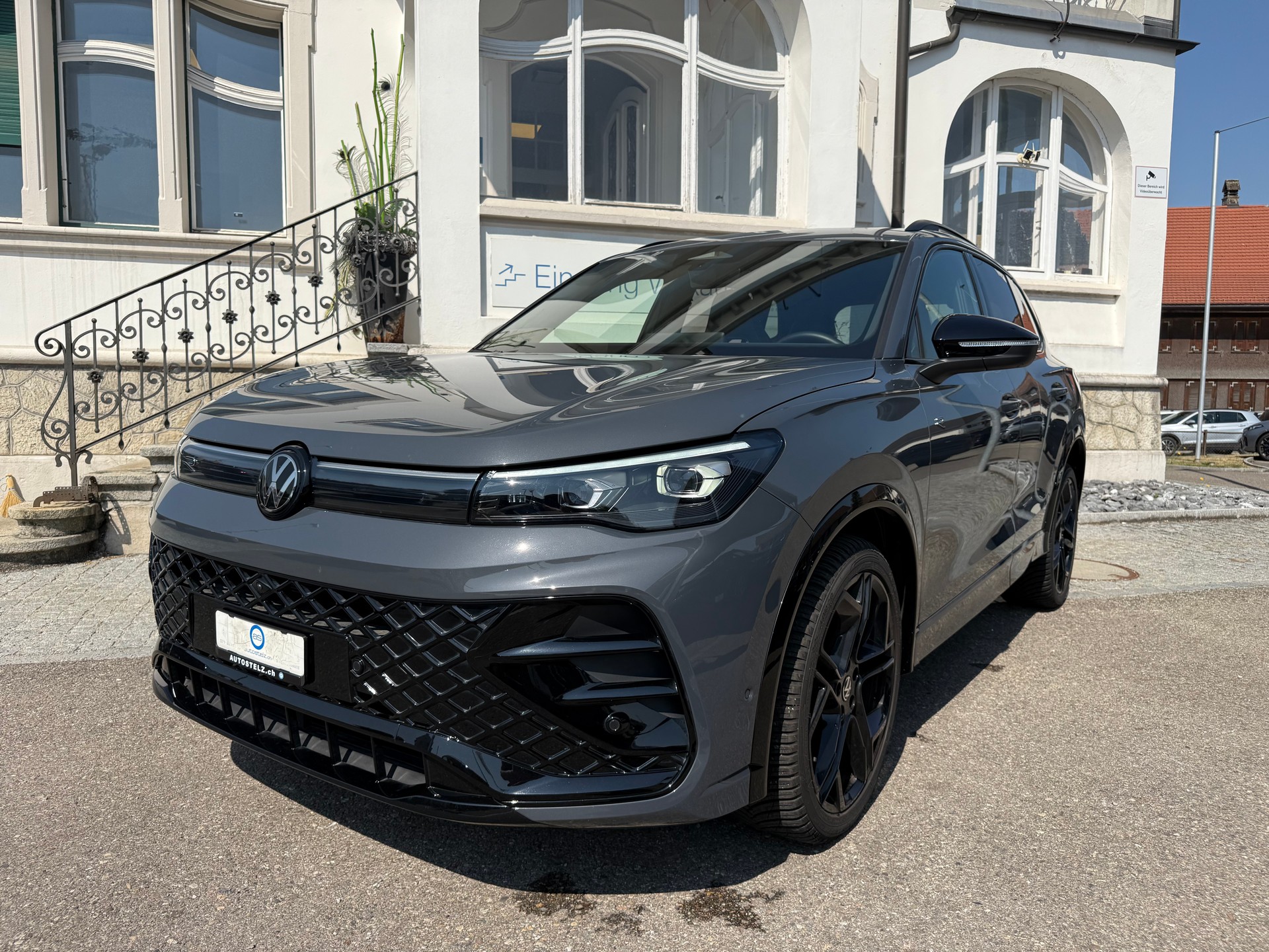 VW Tiguan 2.0 TSI R-Line DSG 4motion-showroom-element-1