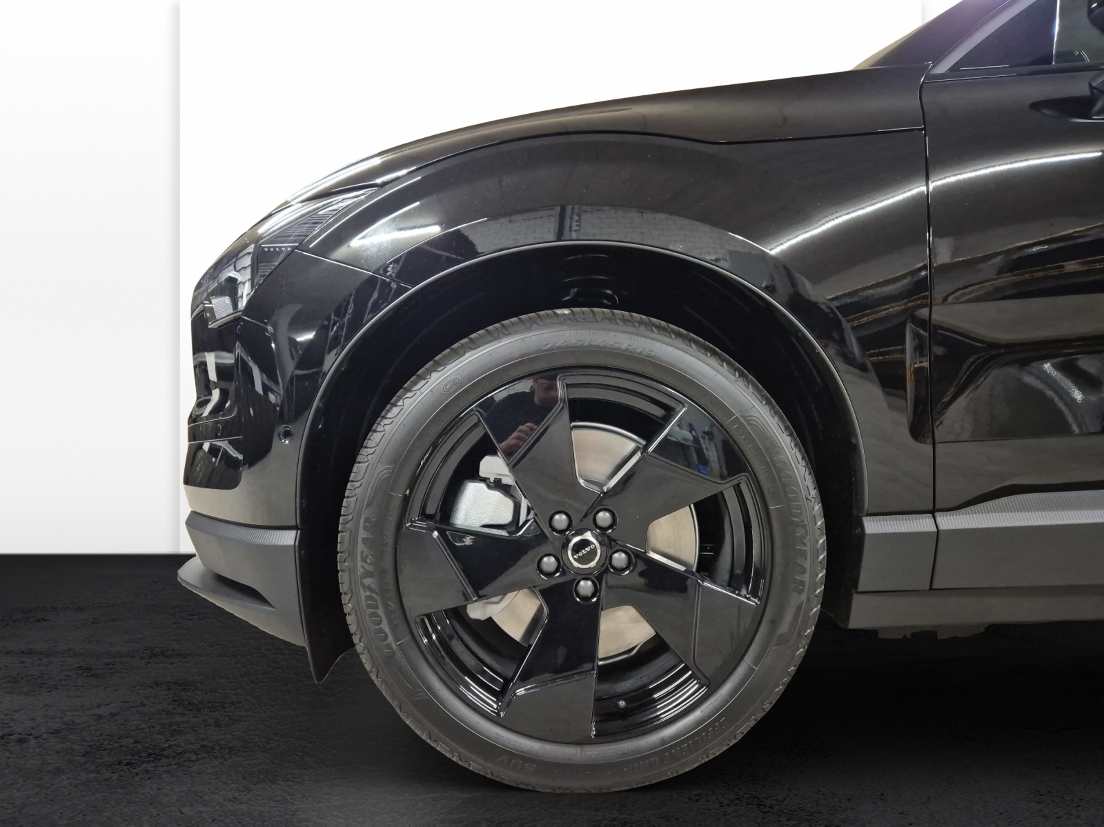 VOLVO EX30 P8 Ultra XCENTRIC Black Edition AWD-image-19