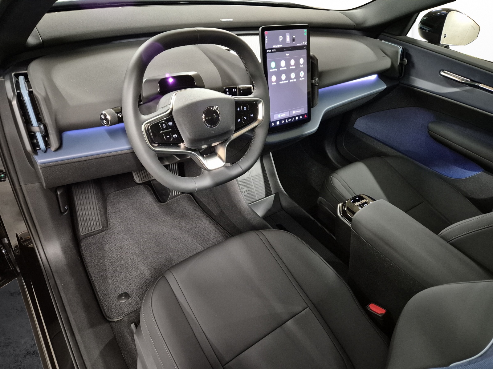 VOLVO EX30 P8 Ultra XCENTRIC Black Edition AWD-image-8