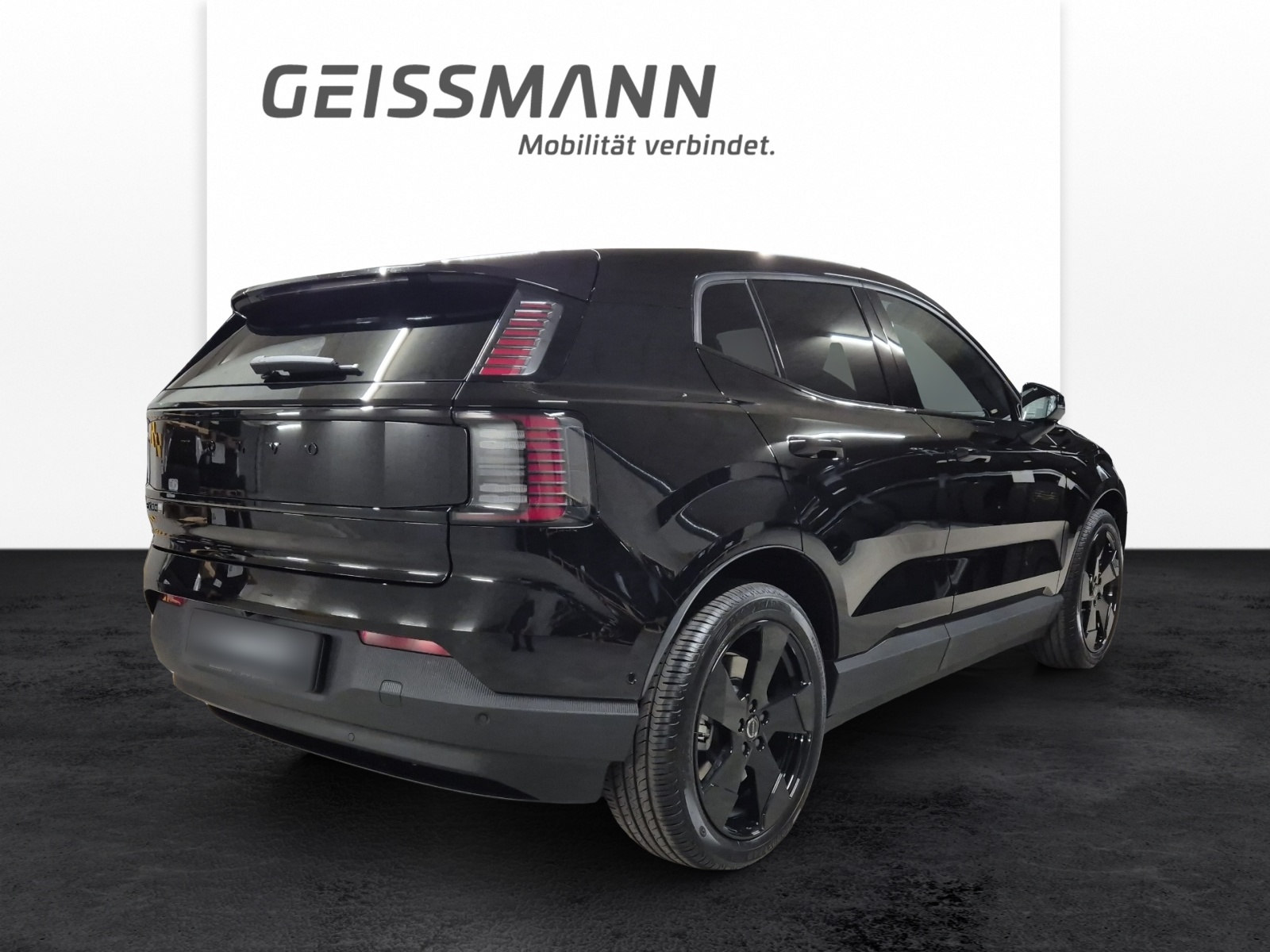 VOLVO EX30 P8 Ultra XCENTRIC Black Edition AWD-image-6