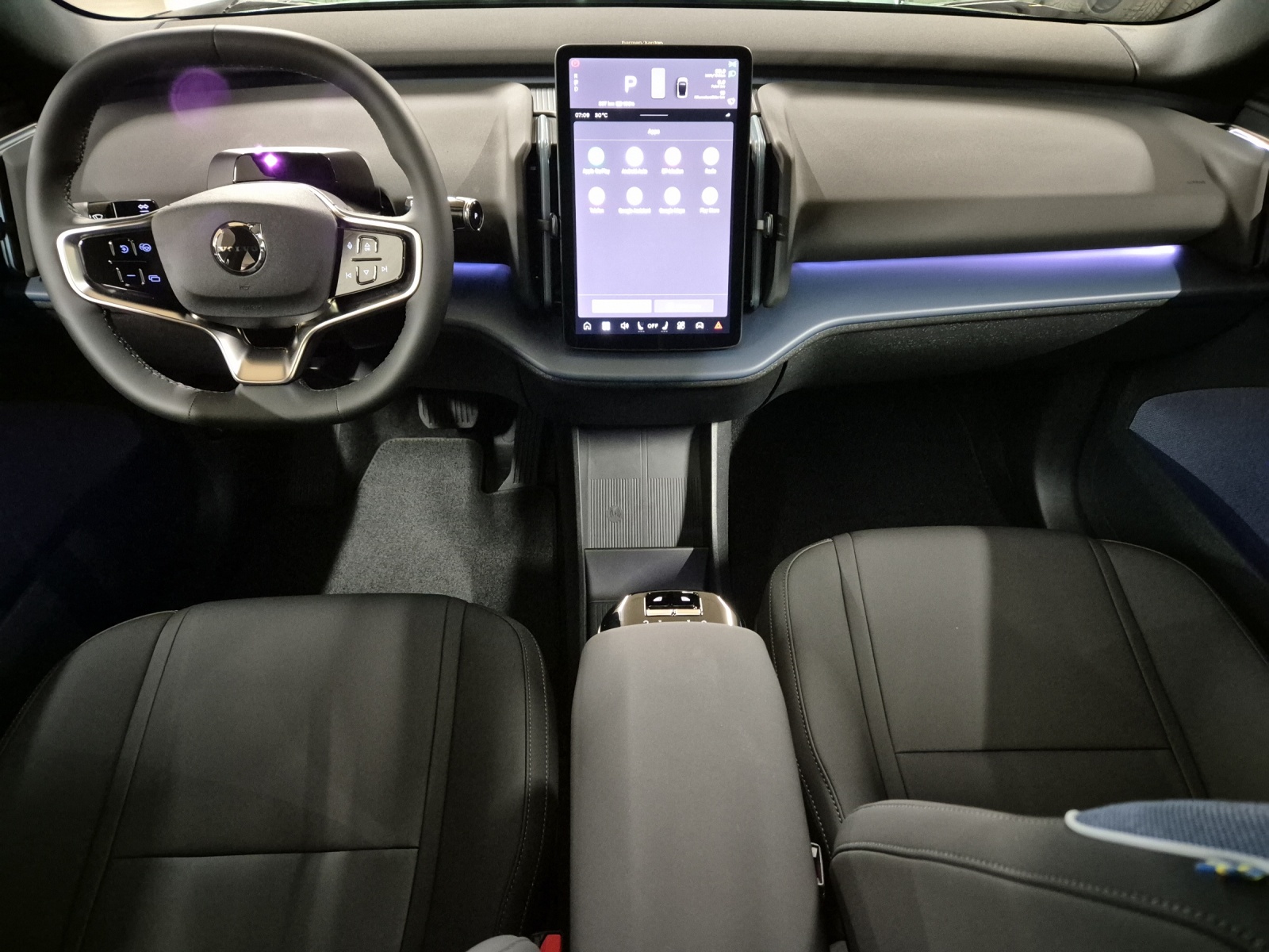 VOLVO EX30 P8 Ultra XCENTRIC Black Edition AWD-image-10