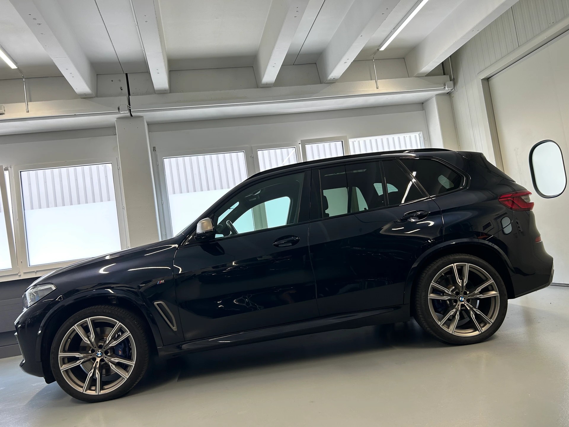BMW X5 xDrive M50i Steptronic-image-2