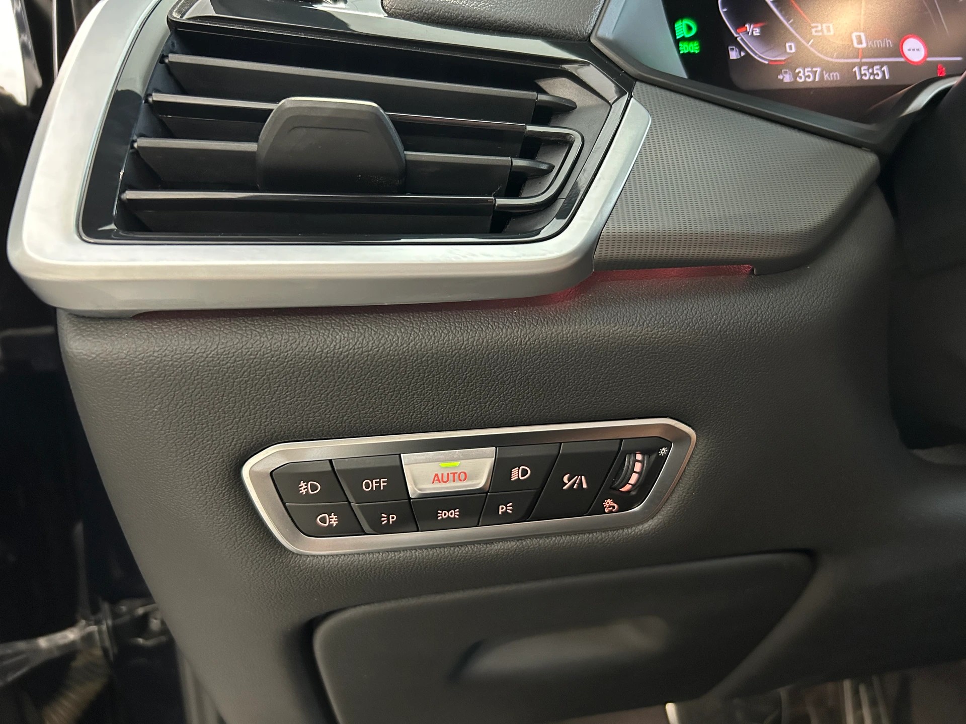 BMW X5 xDrive M50i Steptronic-image-12