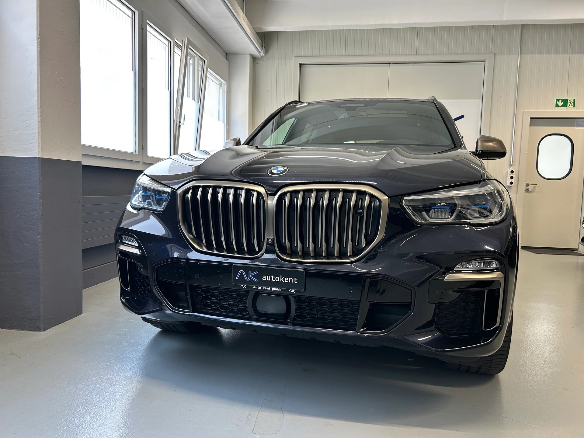 BMW X5 xDrive M50i Steptronic-image-1