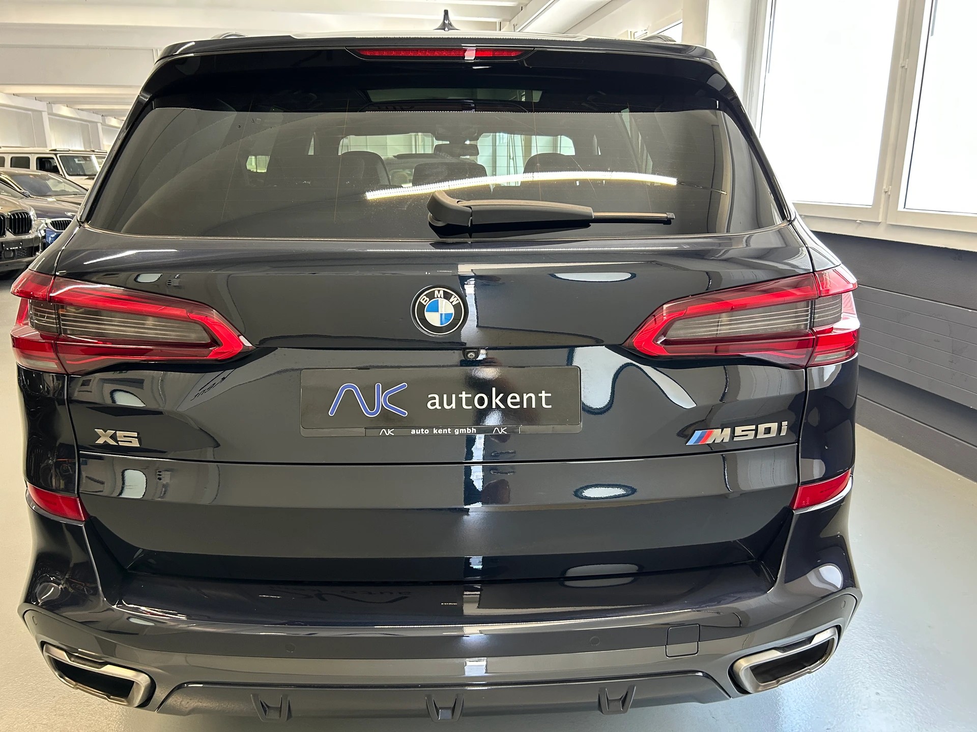 BMW X5 xDrive M50i Steptronic-image-4
