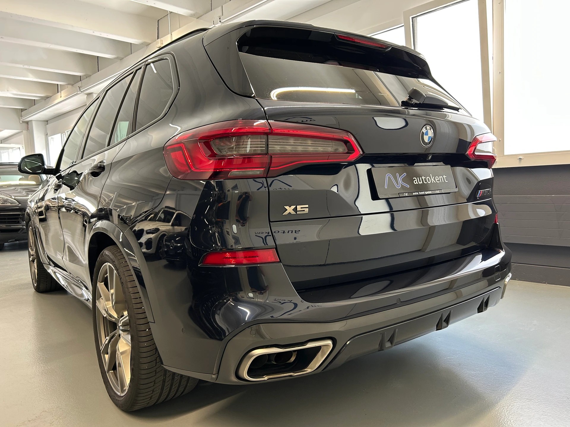 BMW X5 xDrive M50i Steptronic-image-3