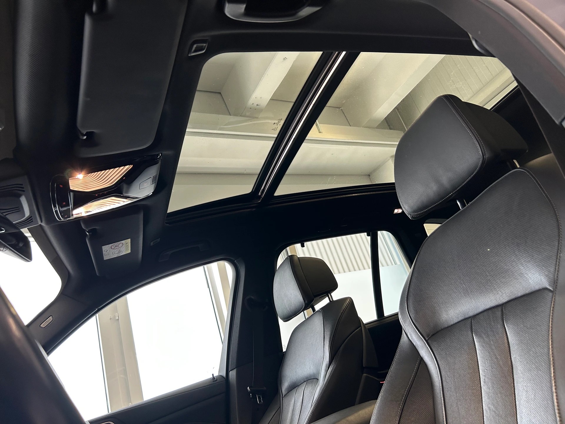 BMW X5 xDrive M50i Steptronic-image-18