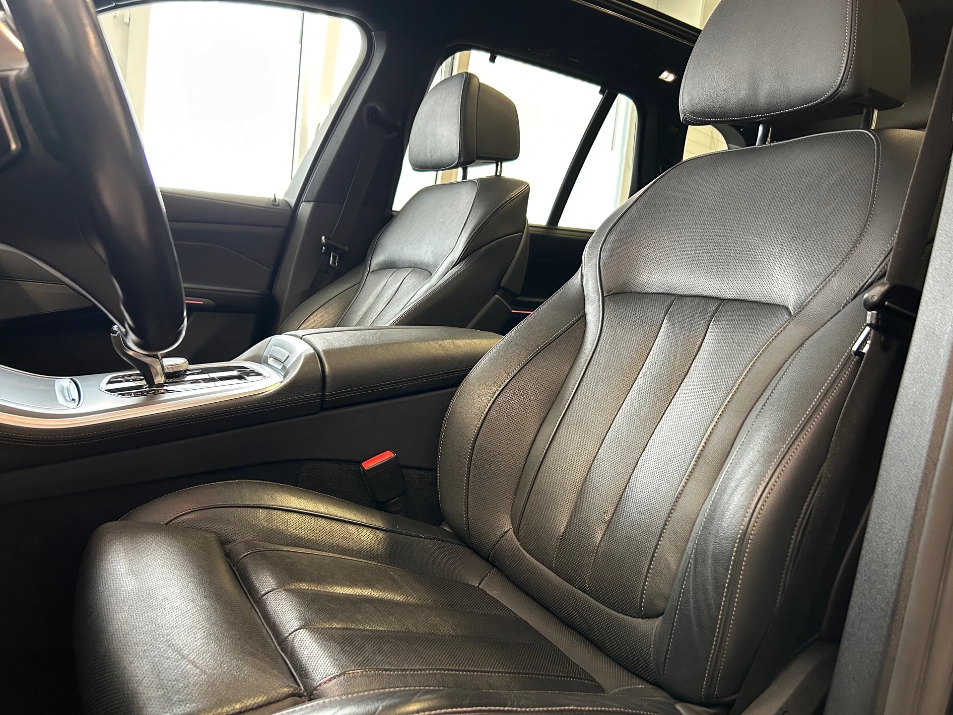 BMW X5 xDrive M50i Steptronic-image-17